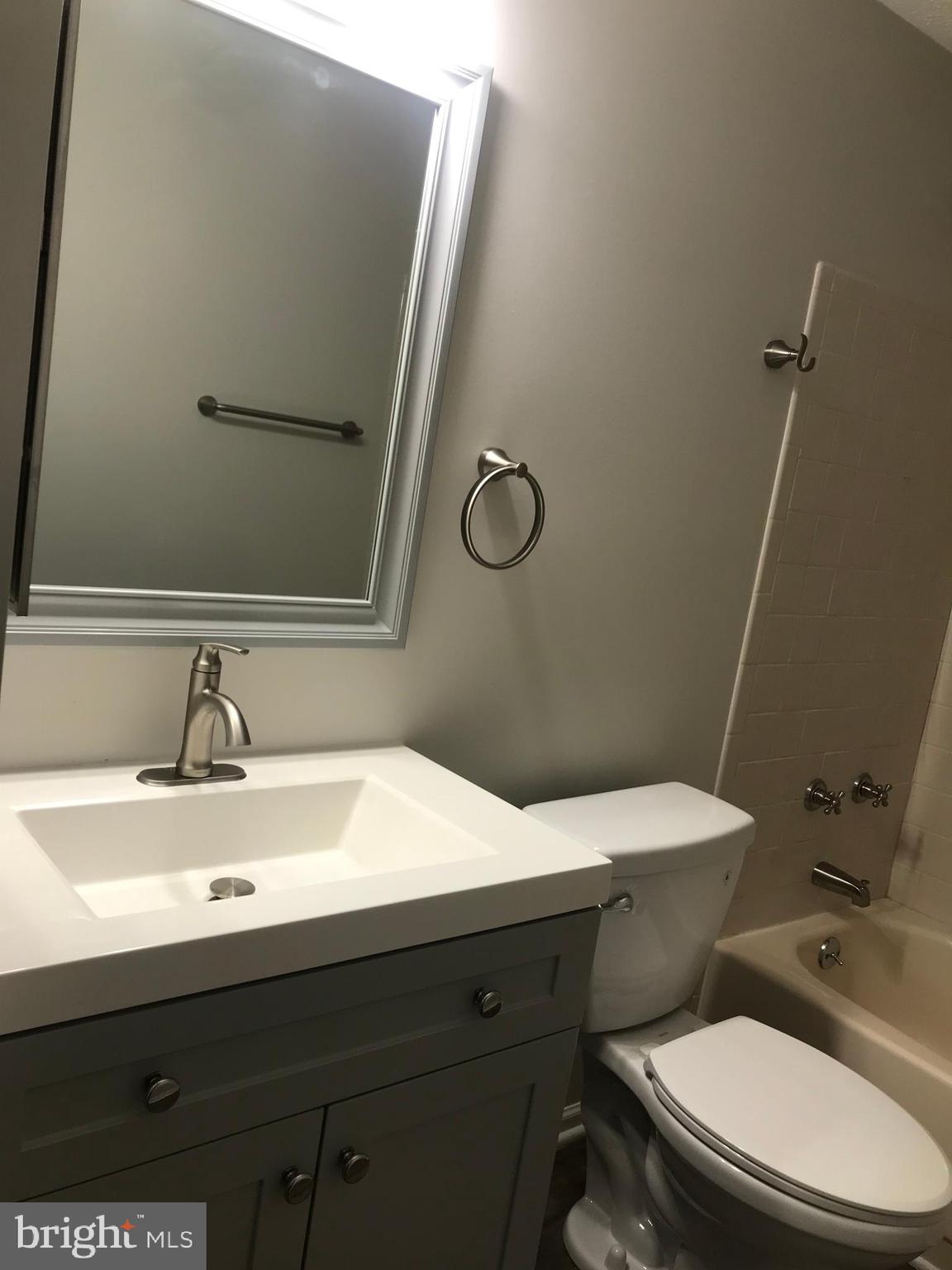 HILLCREST ORCHARDS - Residential Lease