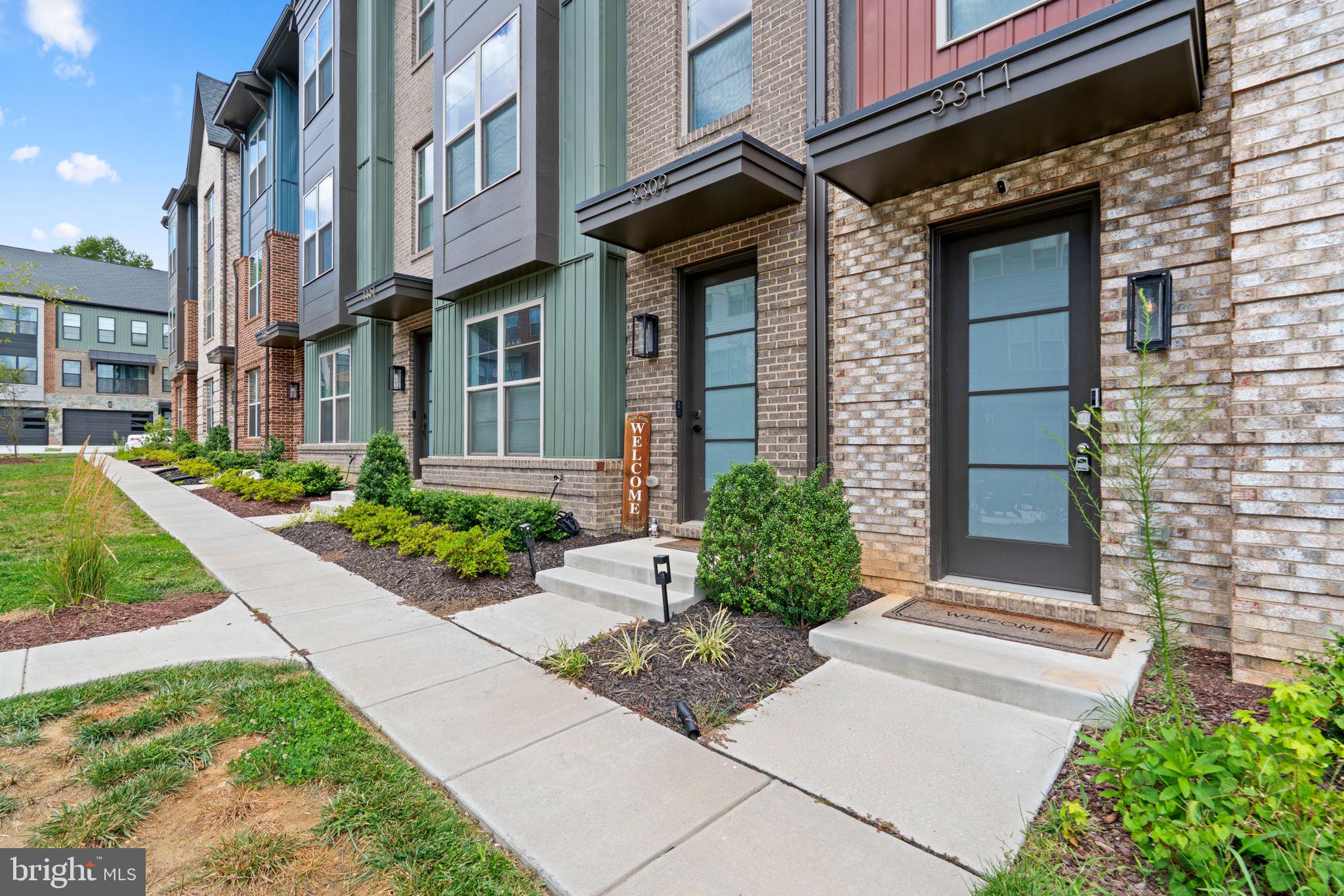 3311 STREAMLET LN