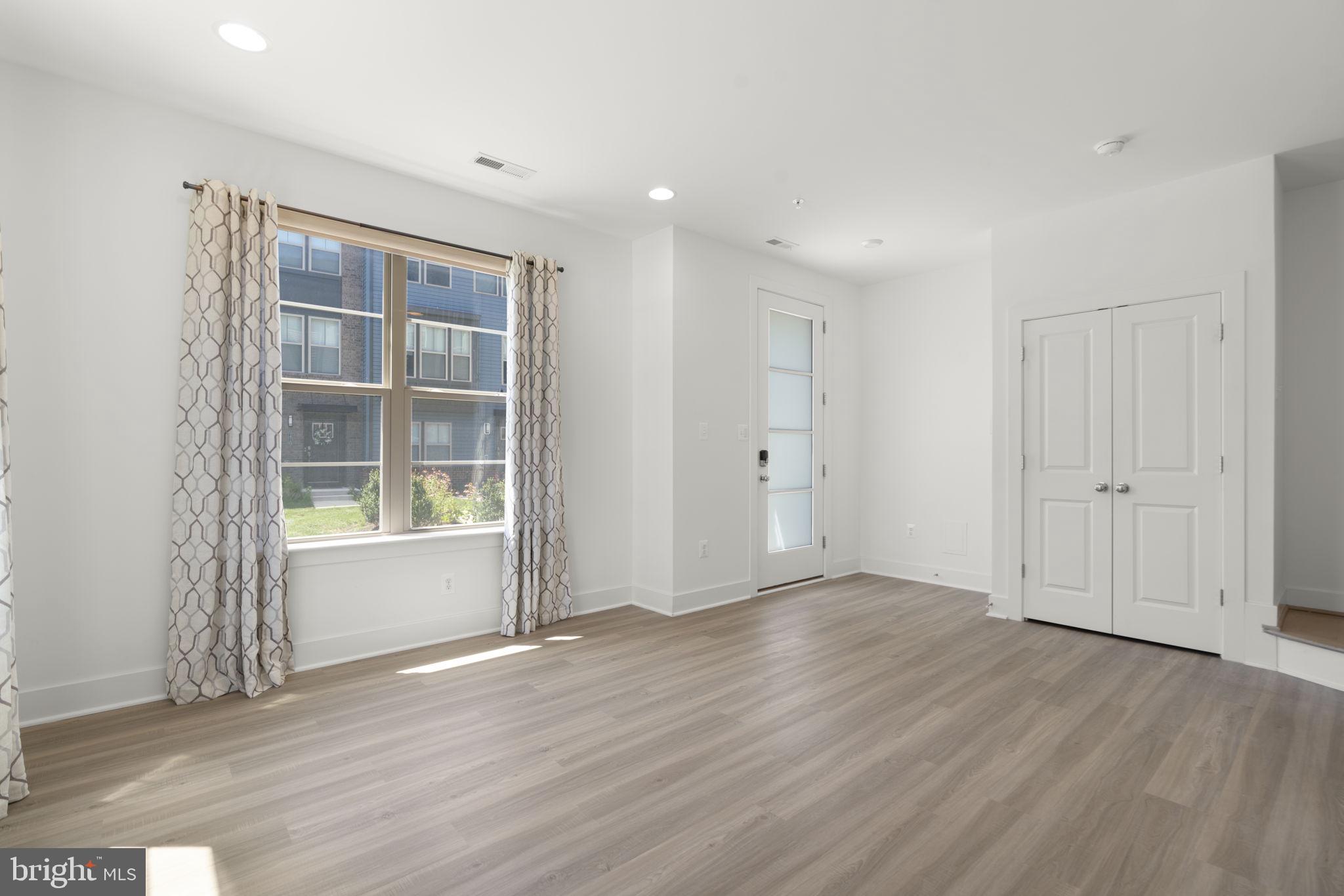3311 STREAMLET LN