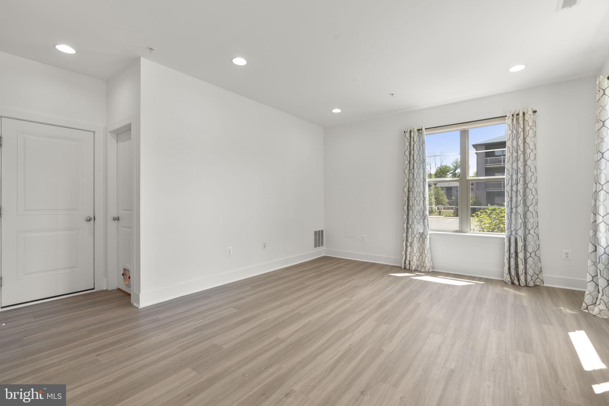 3311 STREAMLET LN