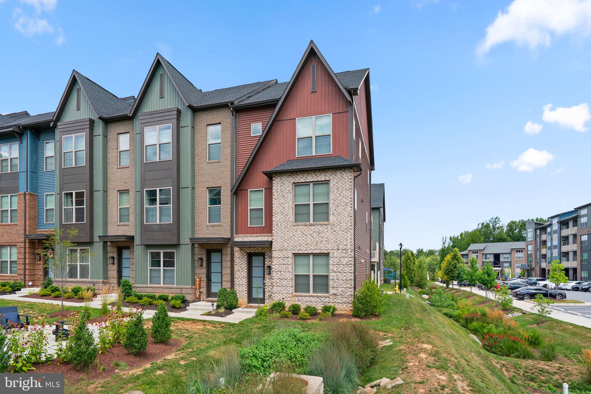 3311 STREAMLET LN