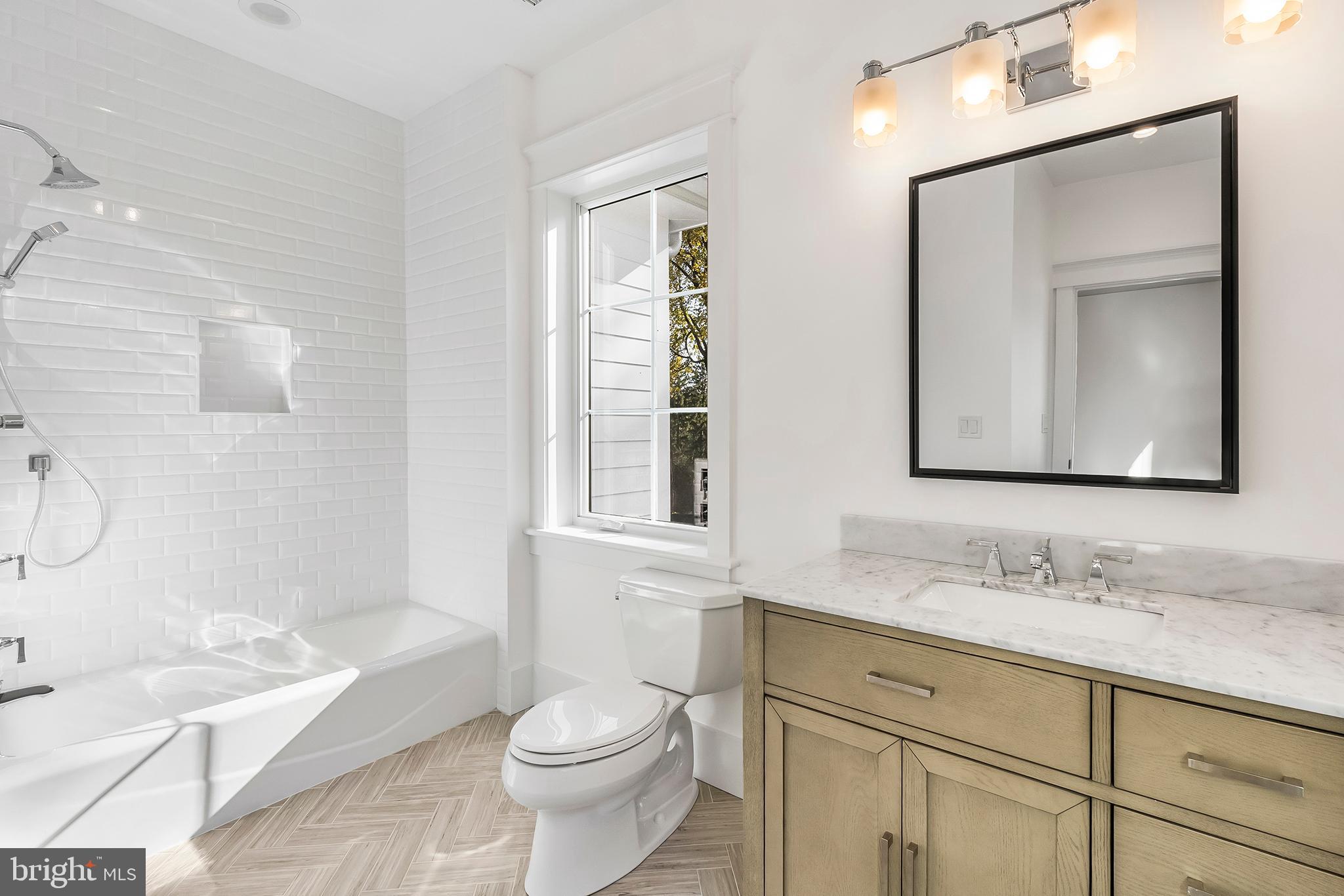 GLADWYNE - Residential