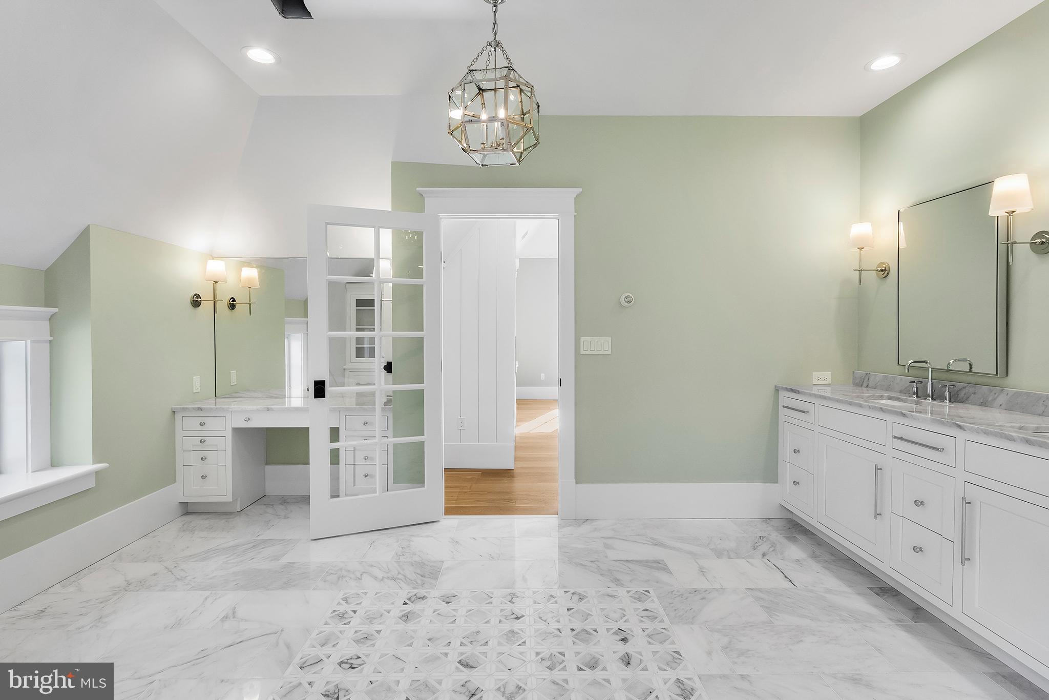 GLADWYNE - Residential