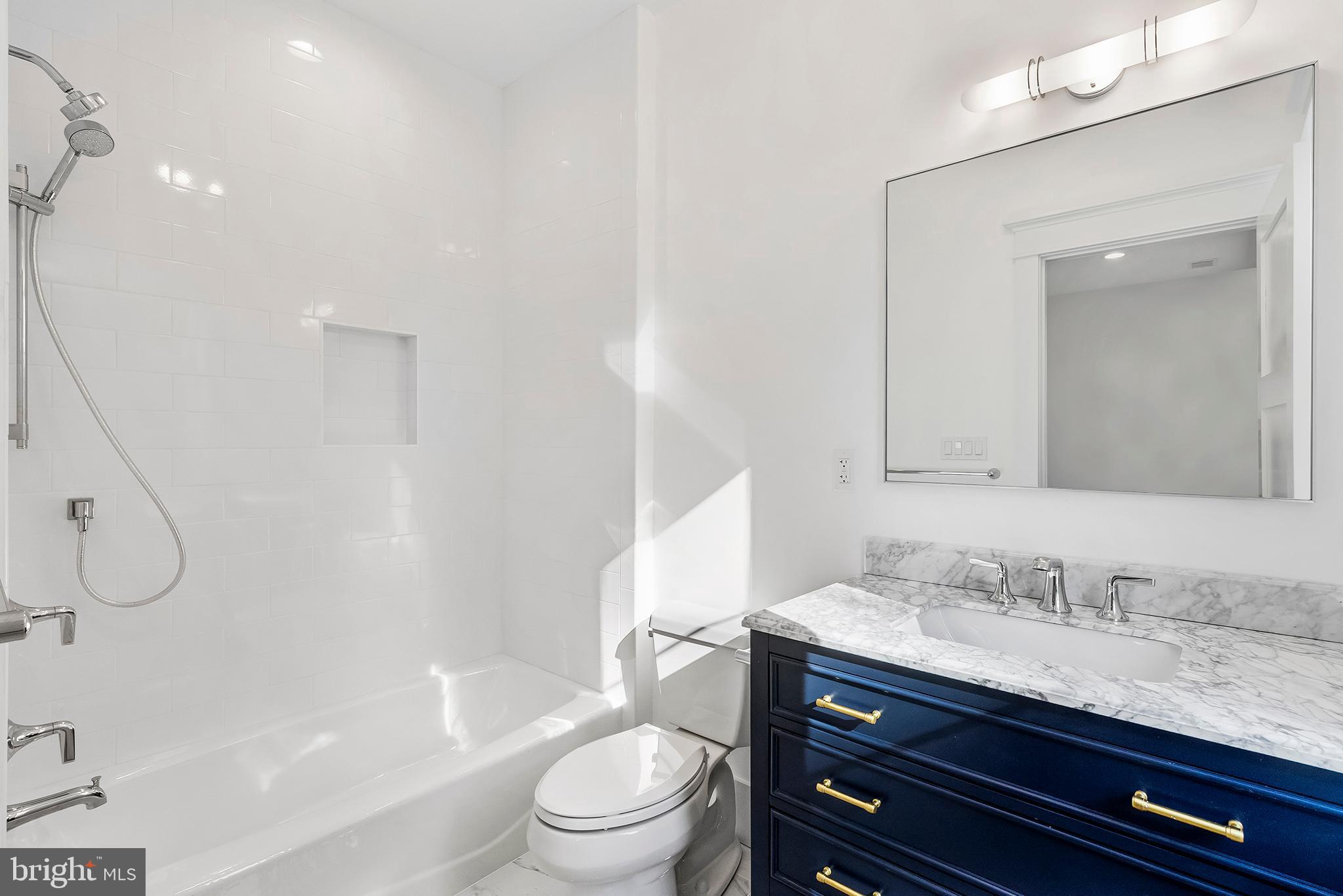 GLADWYNE - Residential