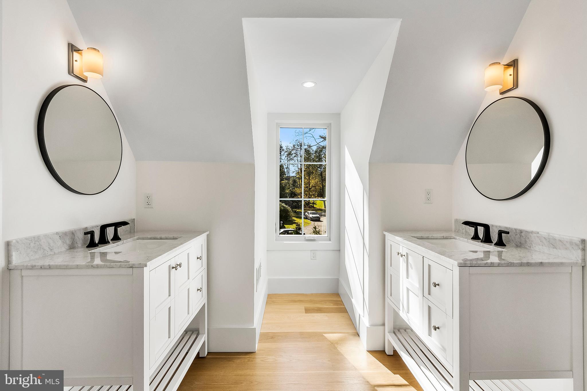 GLADWYNE - Residential