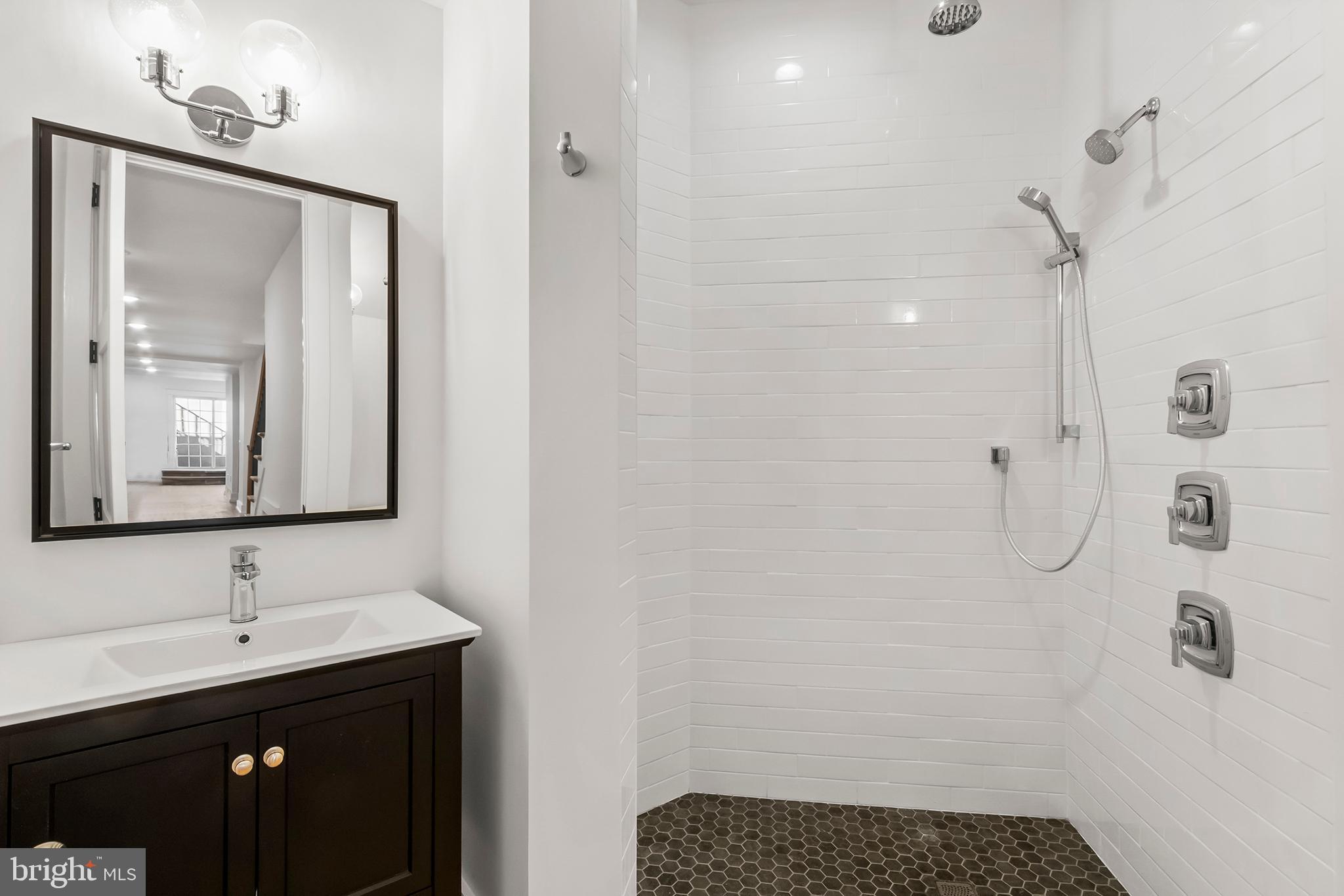 GLADWYNE - Residential