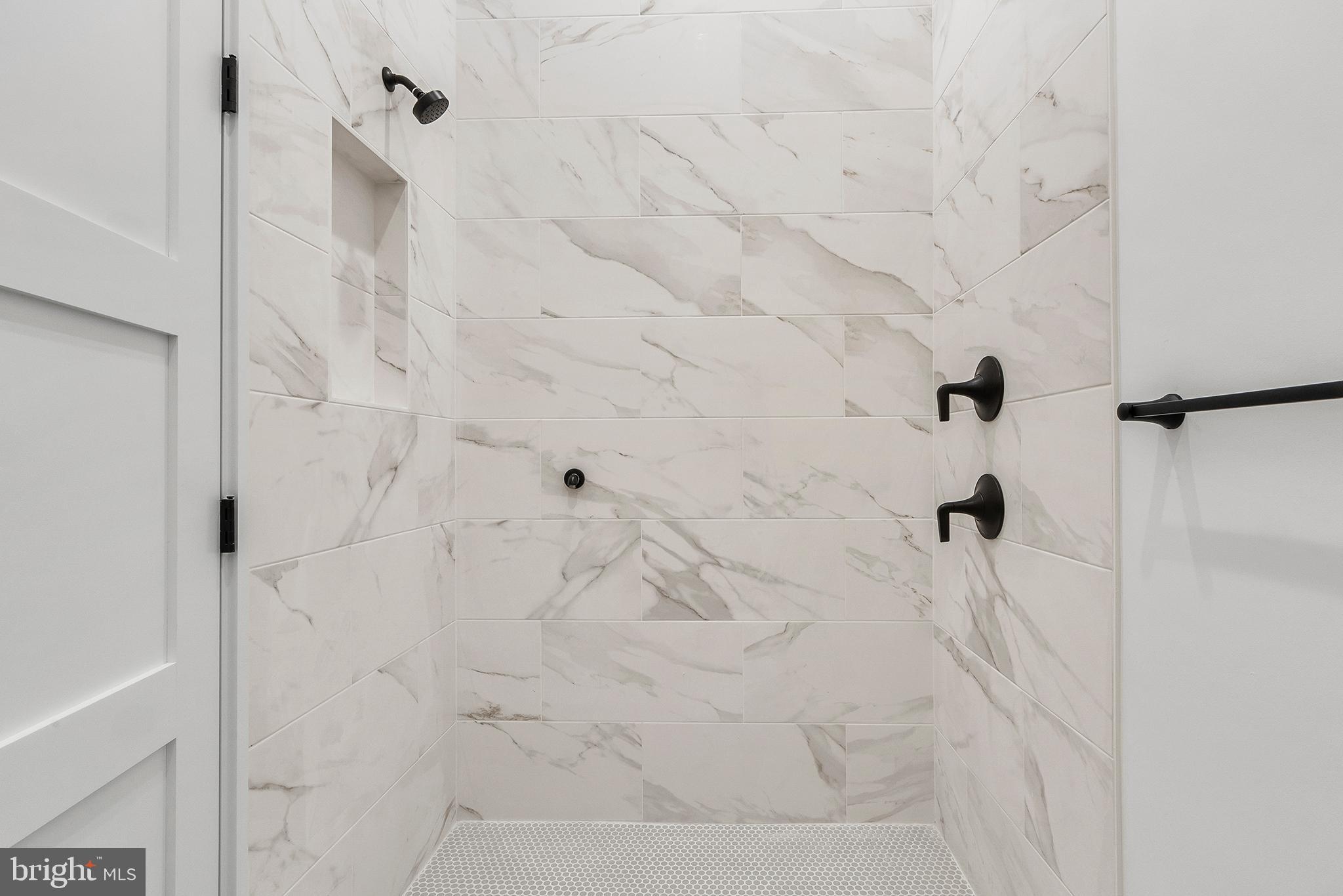 GLADWYNE - Residential