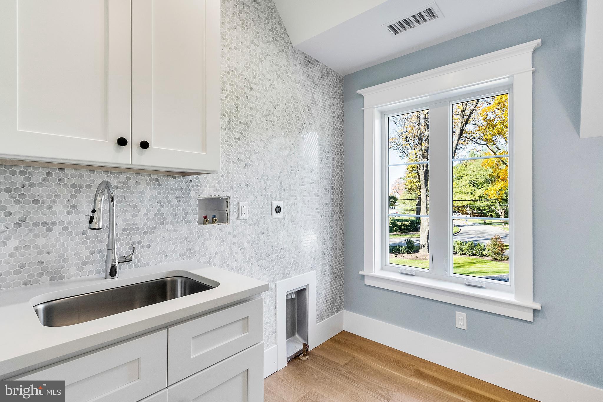 GLADWYNE - Residential