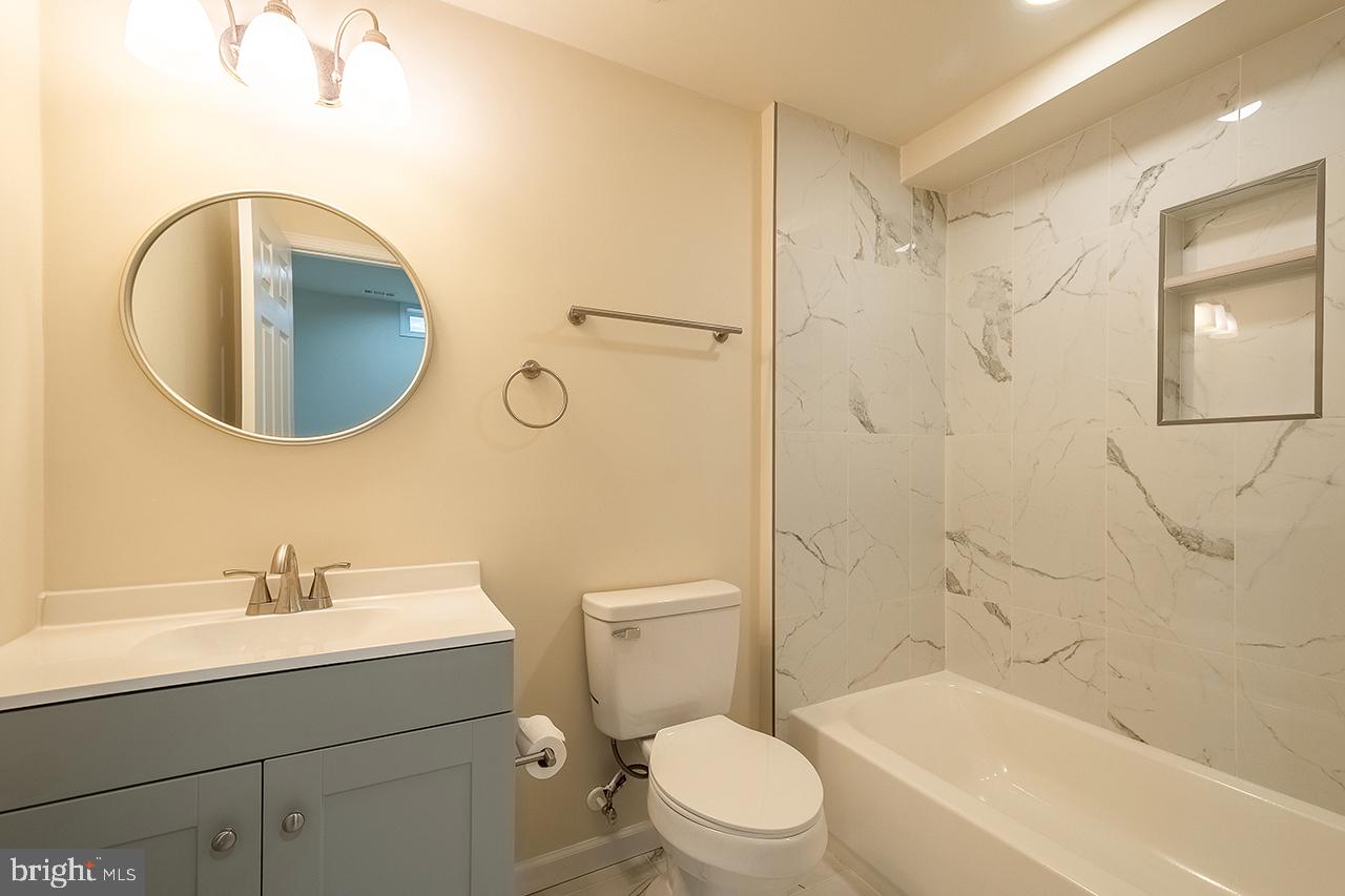 POLAND HILL - Residential