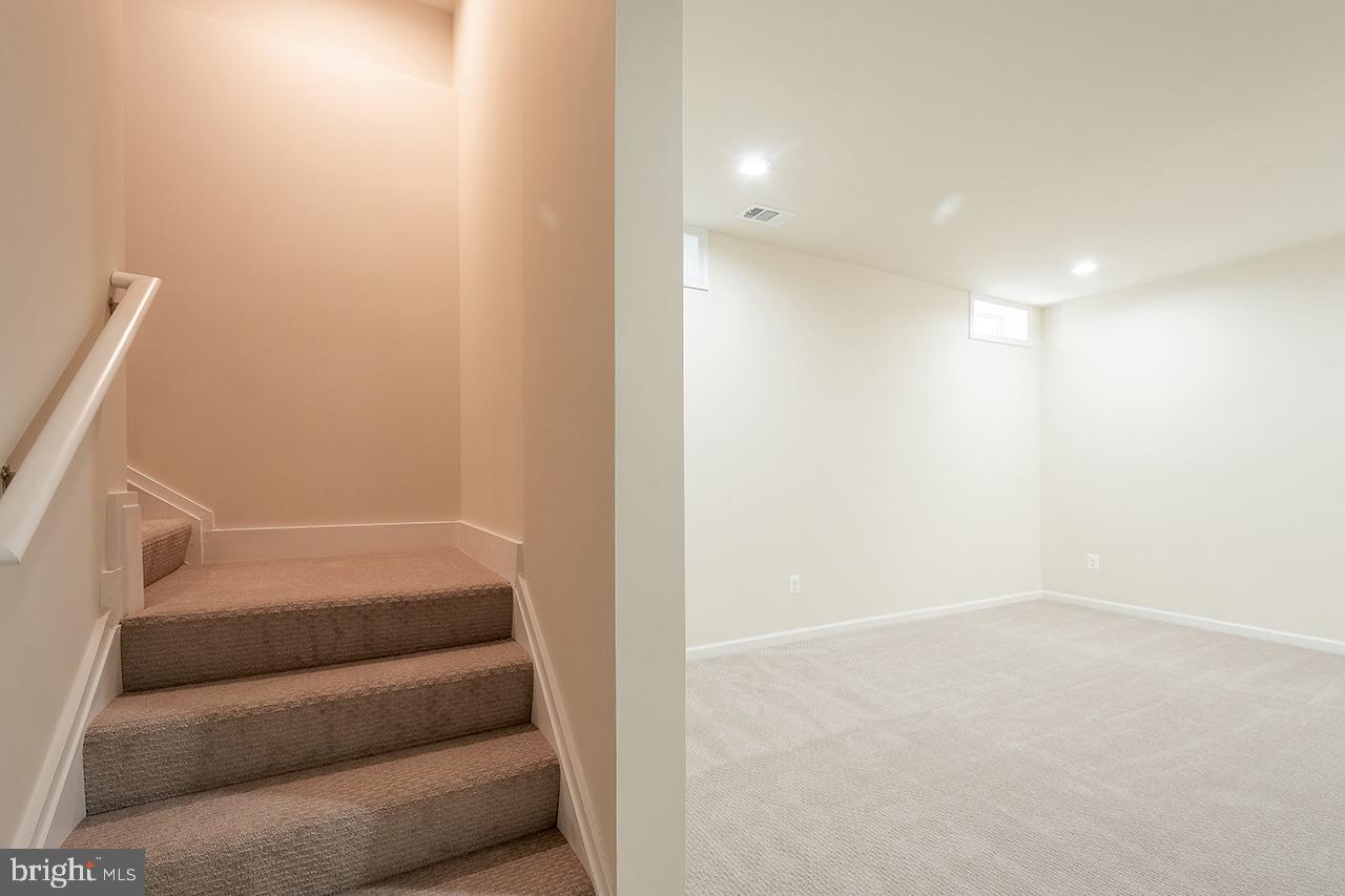 POLAND HILL - Residential