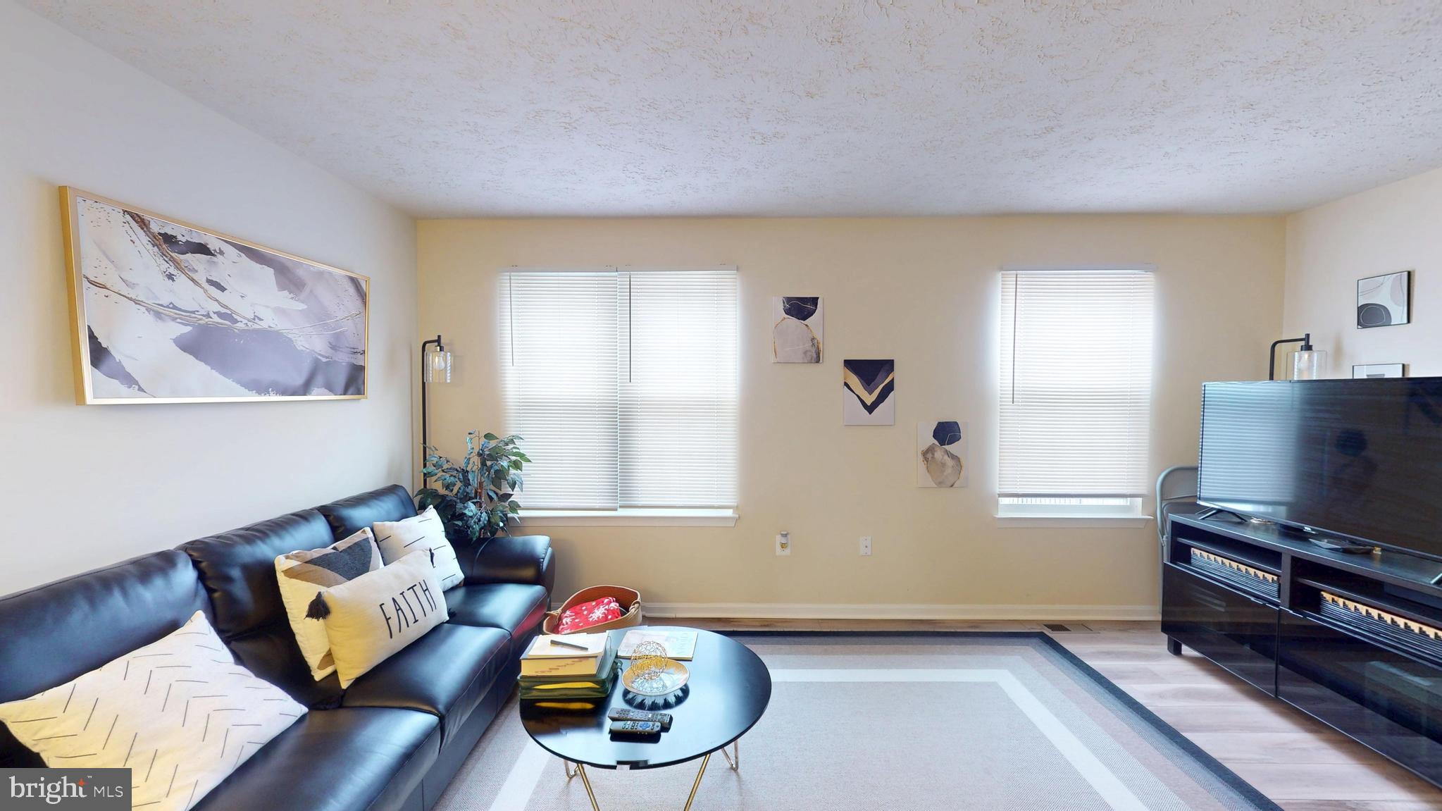 RIVERSIDE RUN - Residential