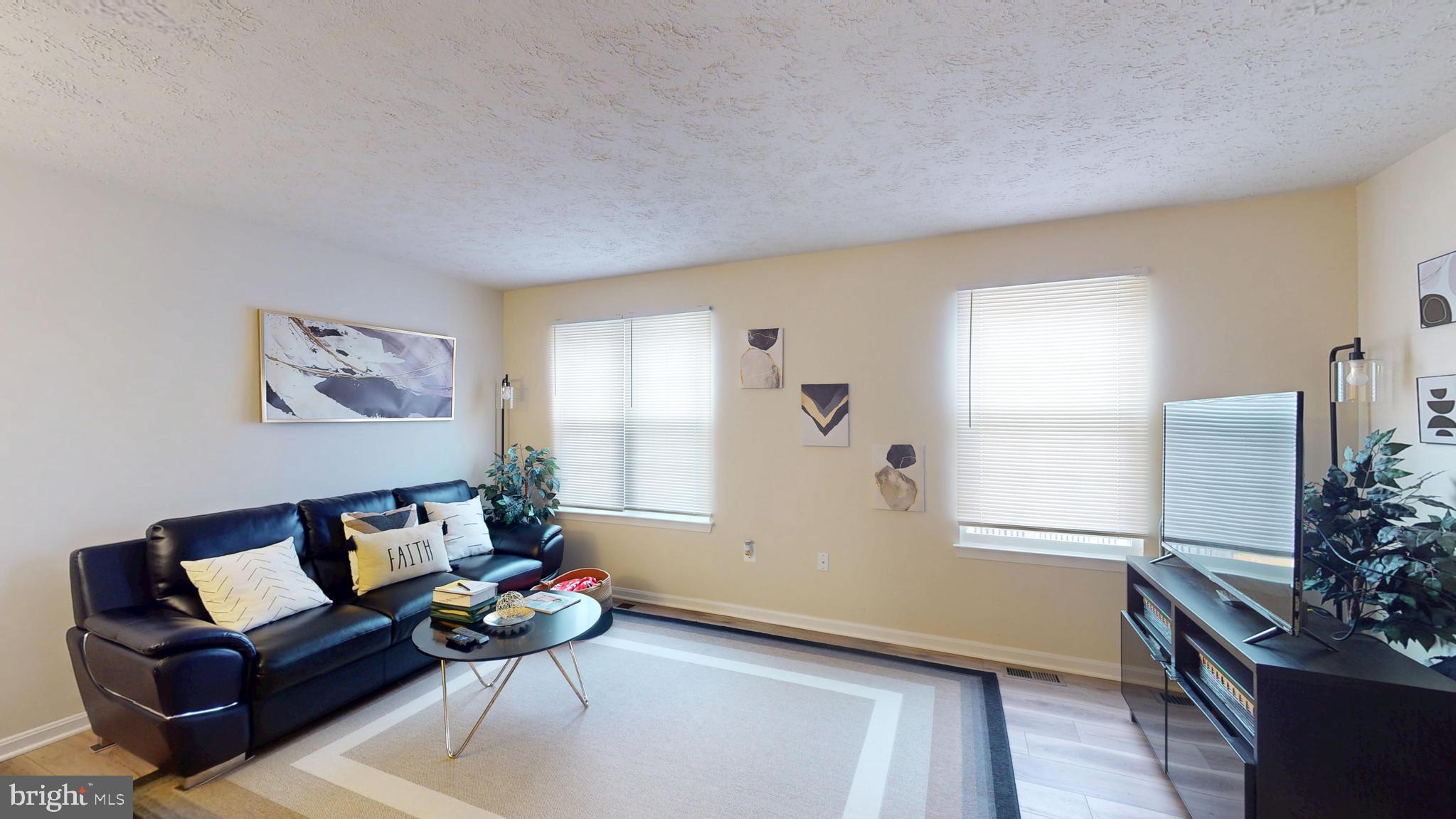 RIVERSIDE RUN - Residential