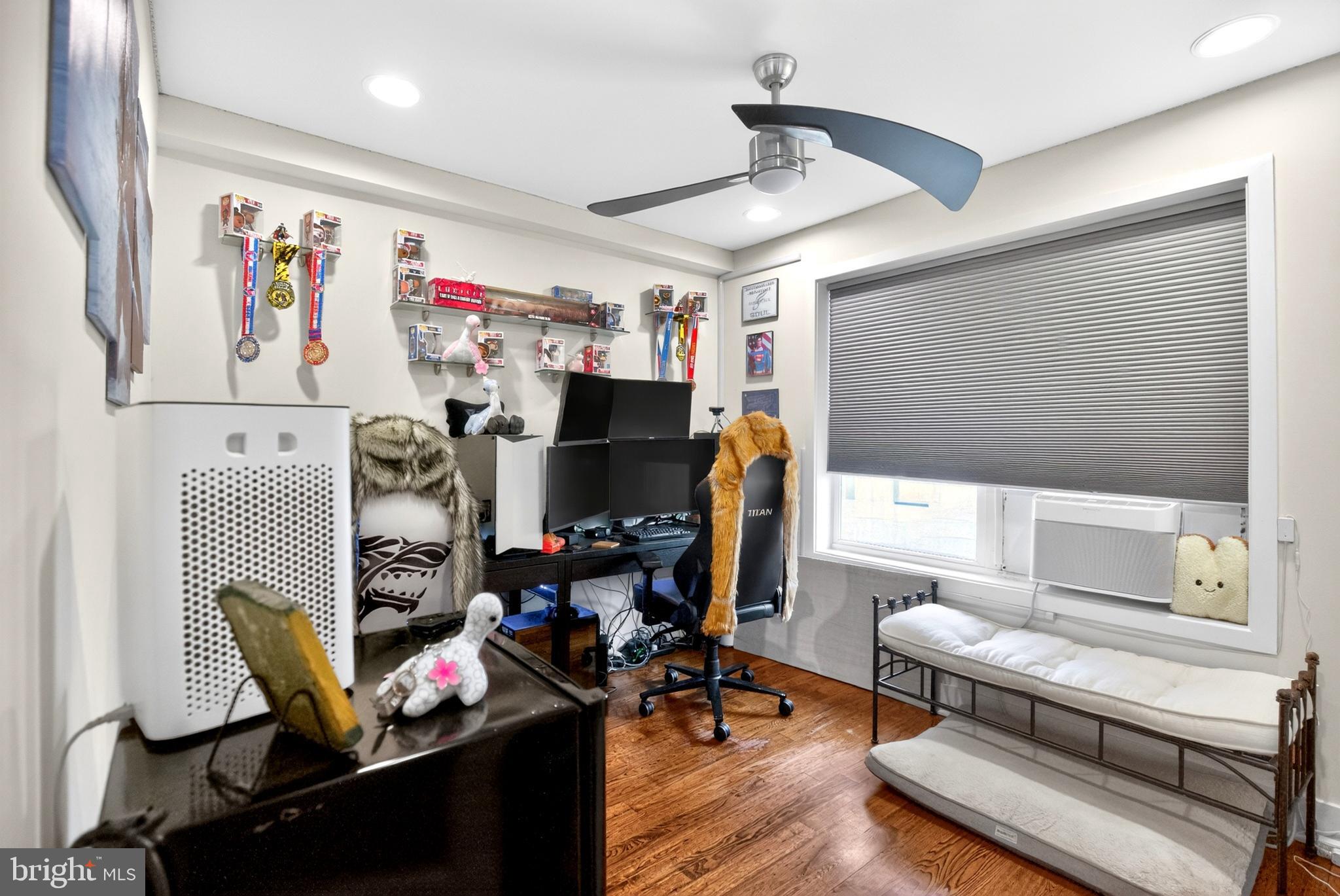 POINT BREEZE - Residential