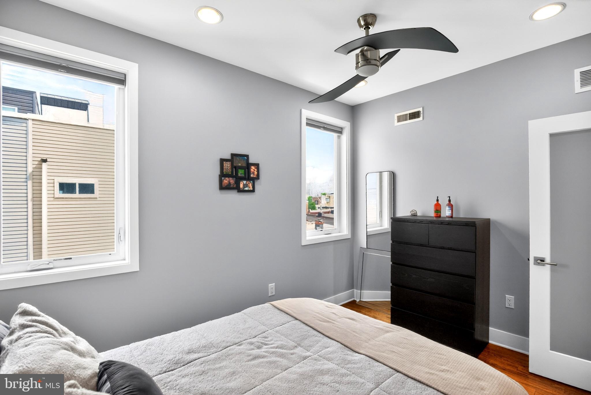 POINT BREEZE - Residential