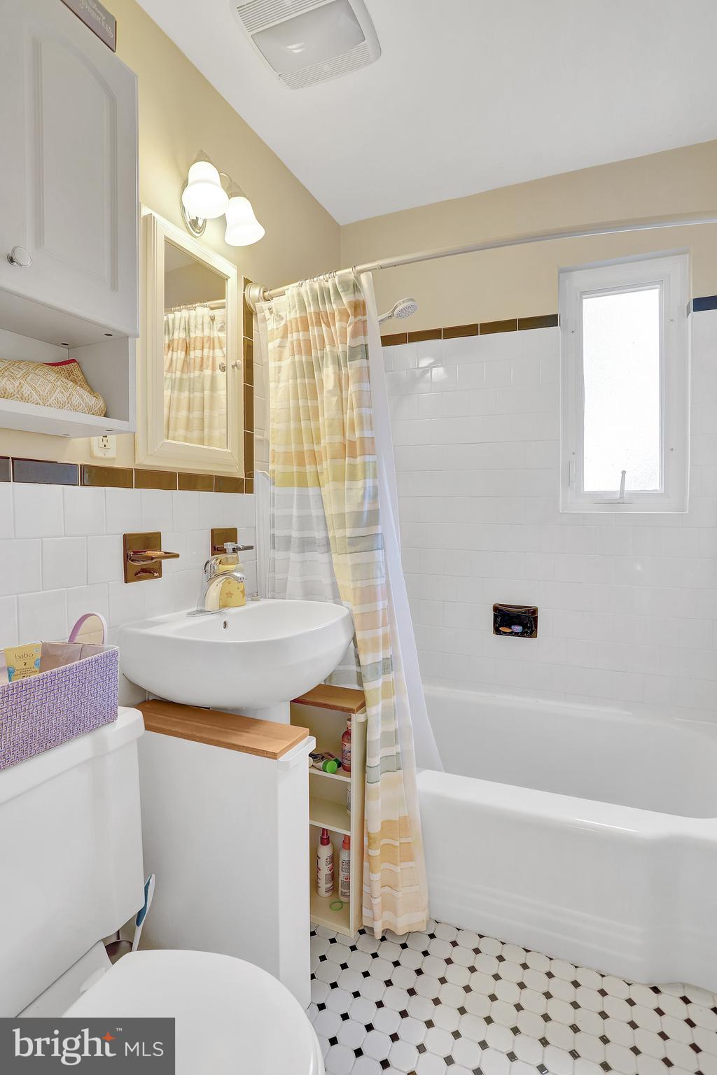 TARA - LEEWAY HEIGHTS - Residential