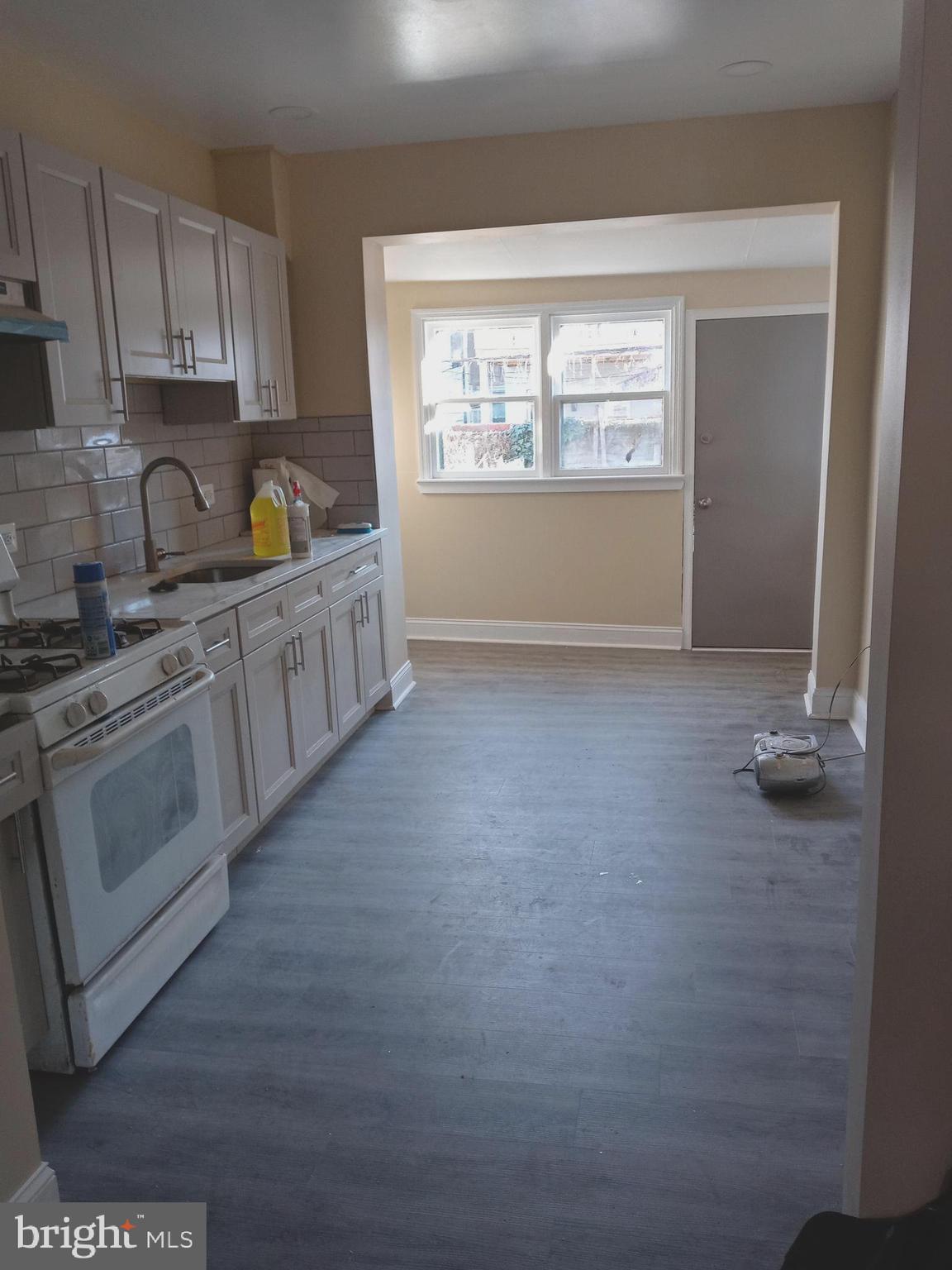 PORT RICHMOND - Residential Lease