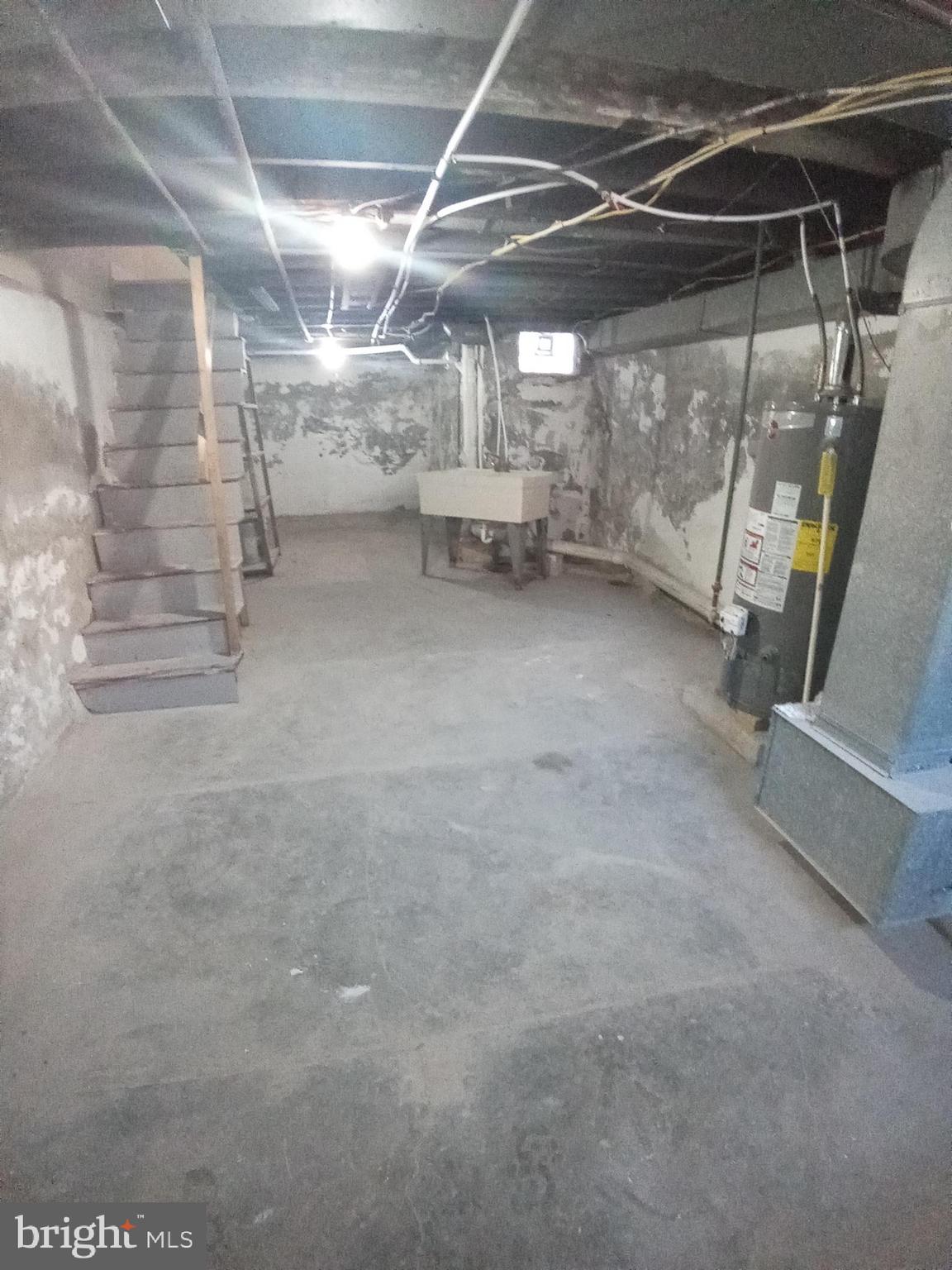 PORT RICHMOND - Residential Lease