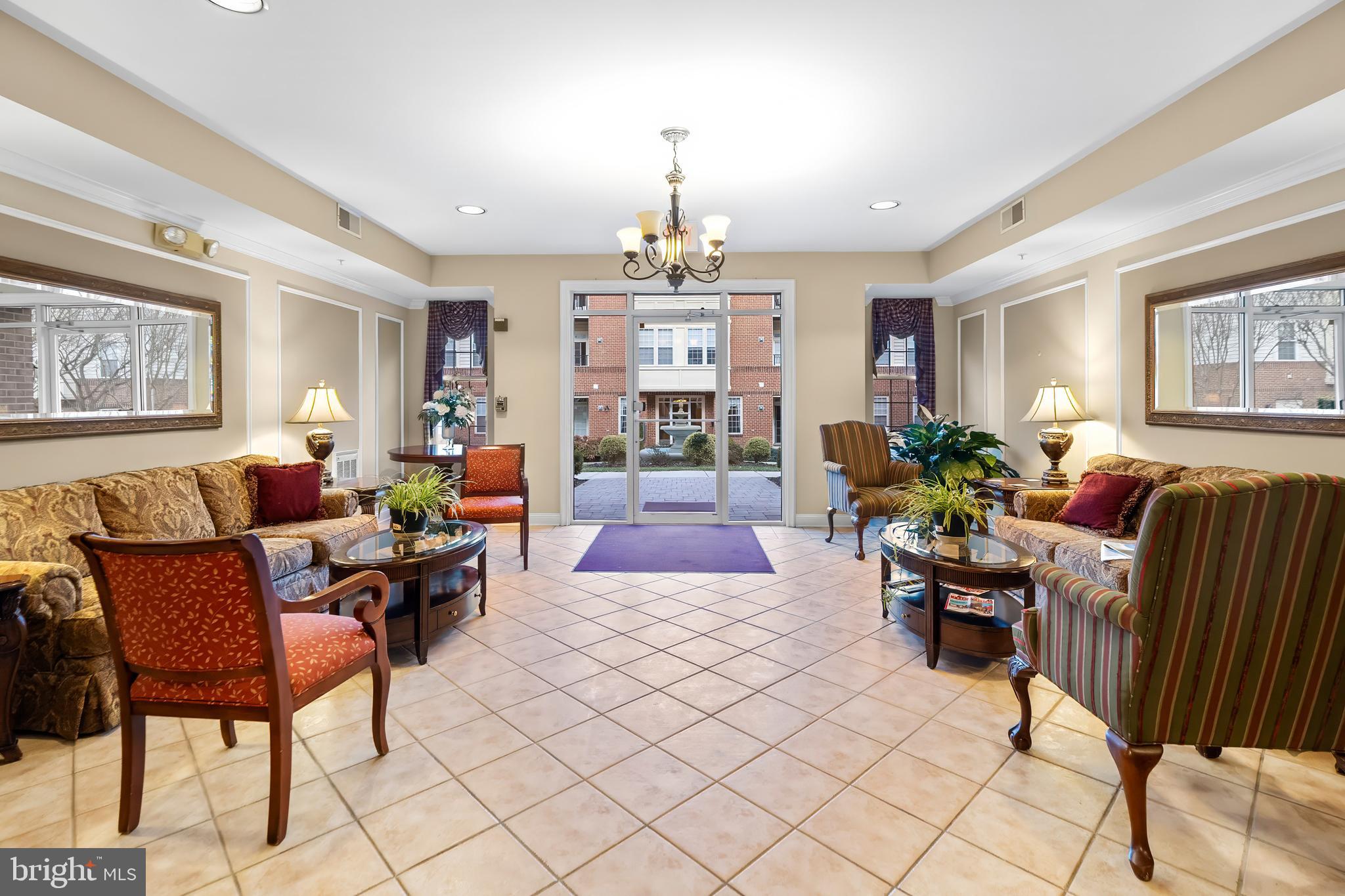 2540 KENSINGTON GARDENS 201