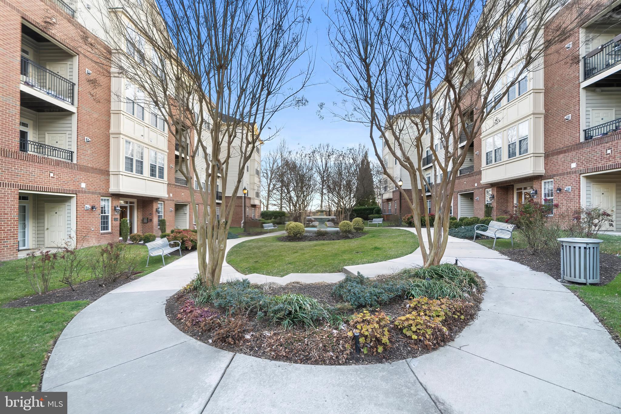 2540 KENSINGTON GARDENS 201