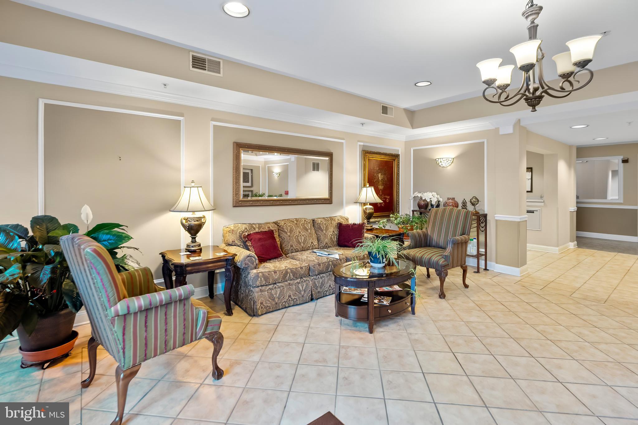 2540 KENSINGTON GARDENS 201