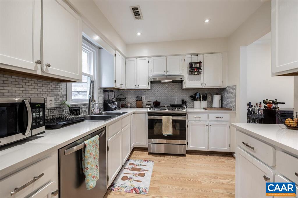 MINOR TOWNHOUSES - Residential Lease