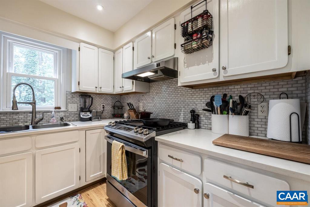 MINOR TOWNHOUSES - Residential Lease