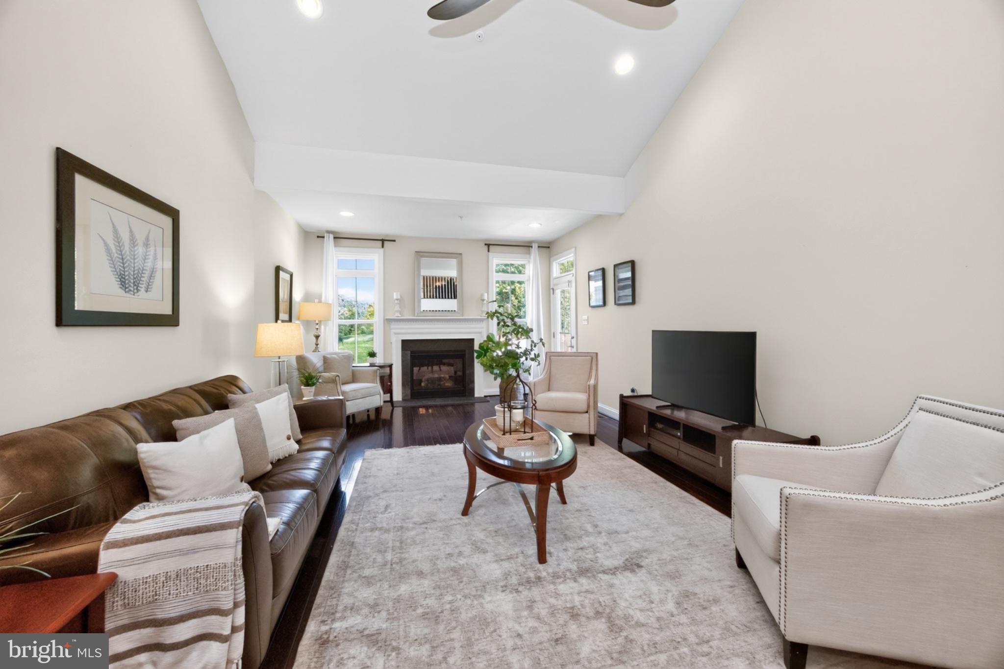 607 CLIFF LANE
