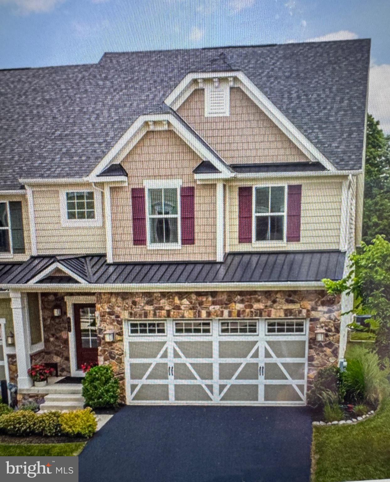 607 CLIFF LANE