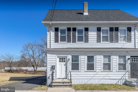 Townhouse For Sale - 229 Broad Street<br/> SWEDESBORO, NJ 08085