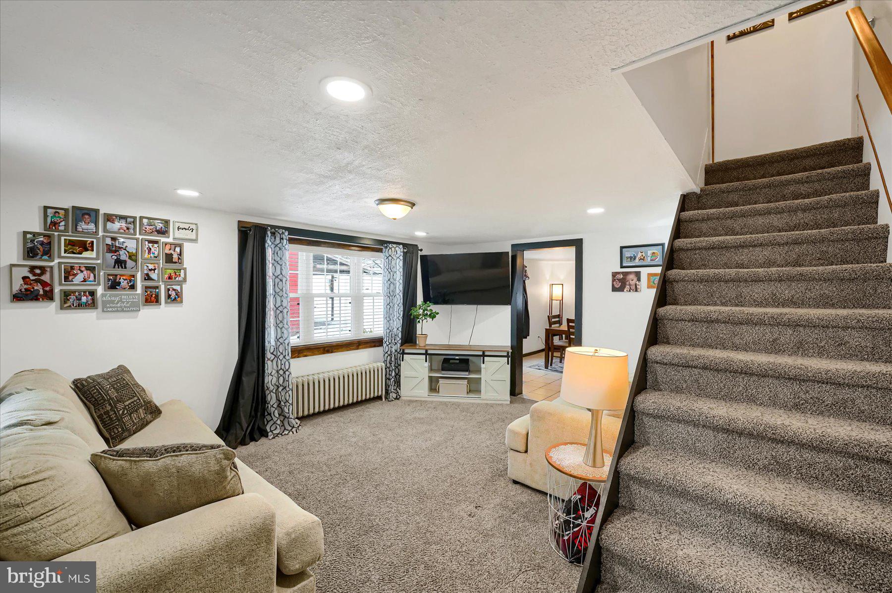 CHESTER HILL - Residential