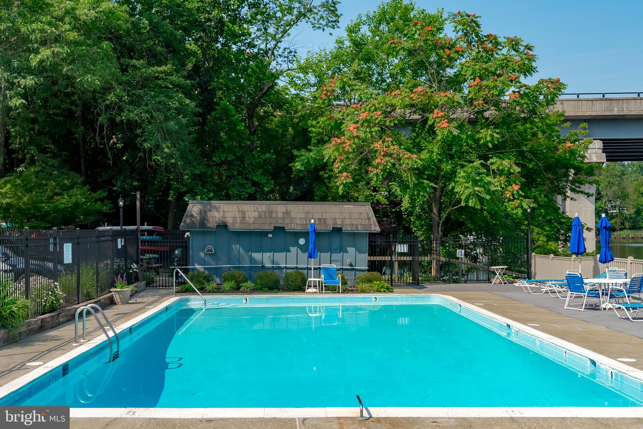 MARINERS COVE - Residential