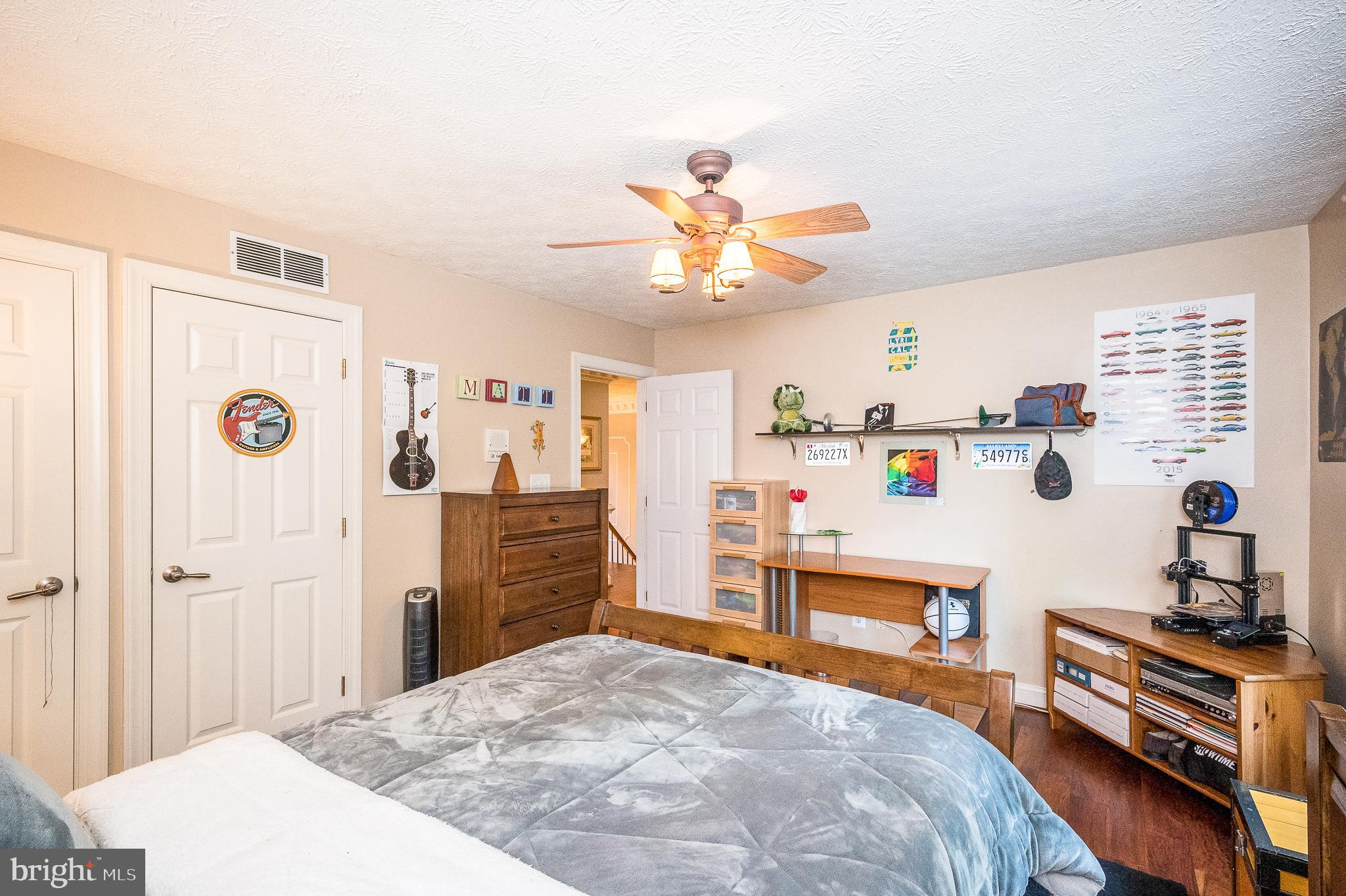 WOODLAND HILLS - Residential