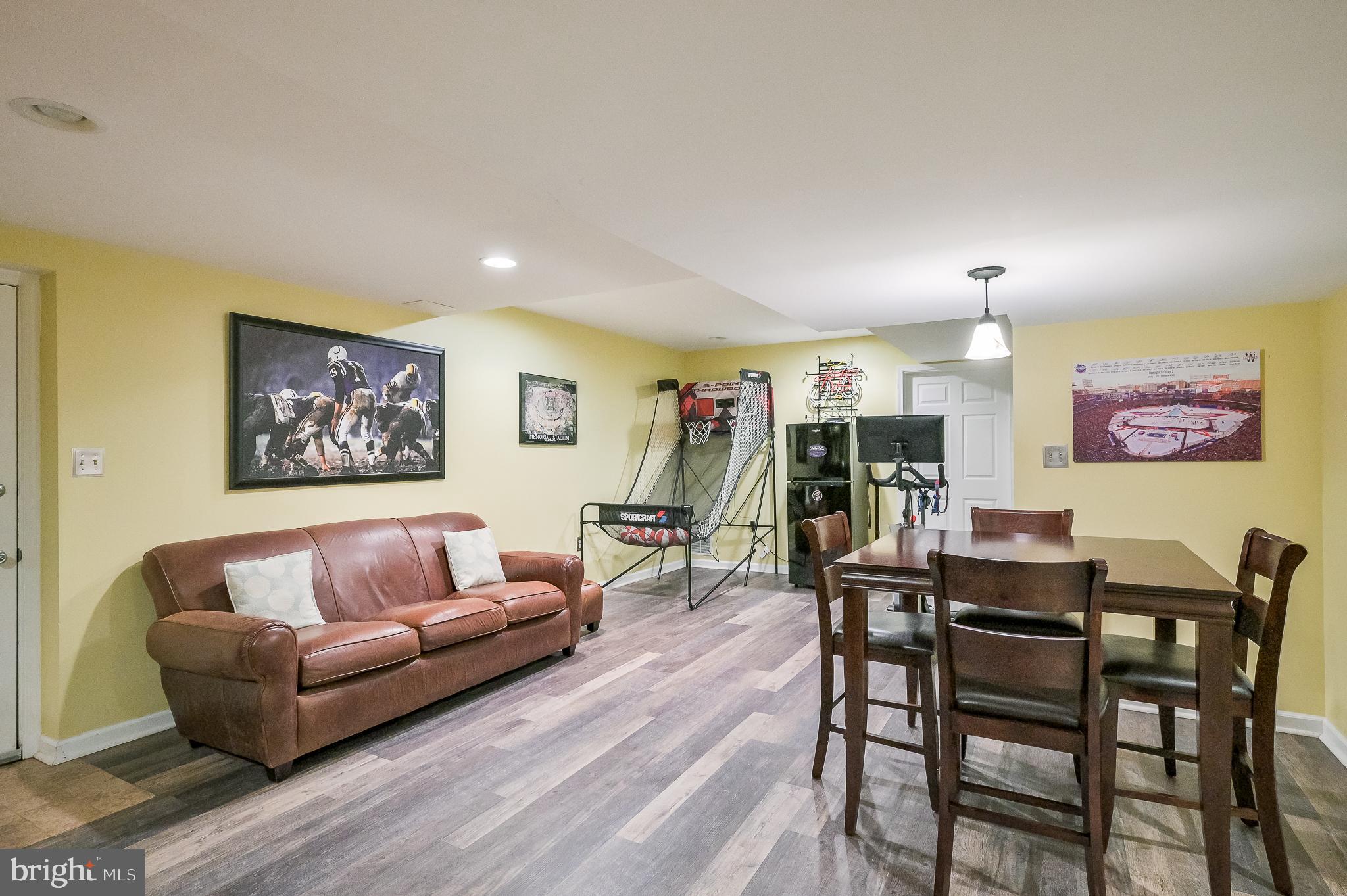 WOODLAND HILLS - Residential