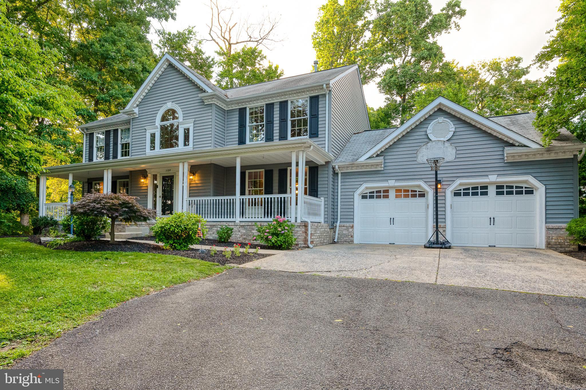 WOODLAND HILLS - Residential