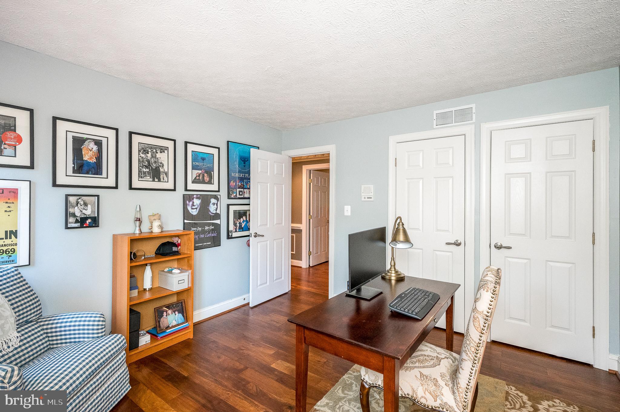 WOODLAND HILLS - Residential