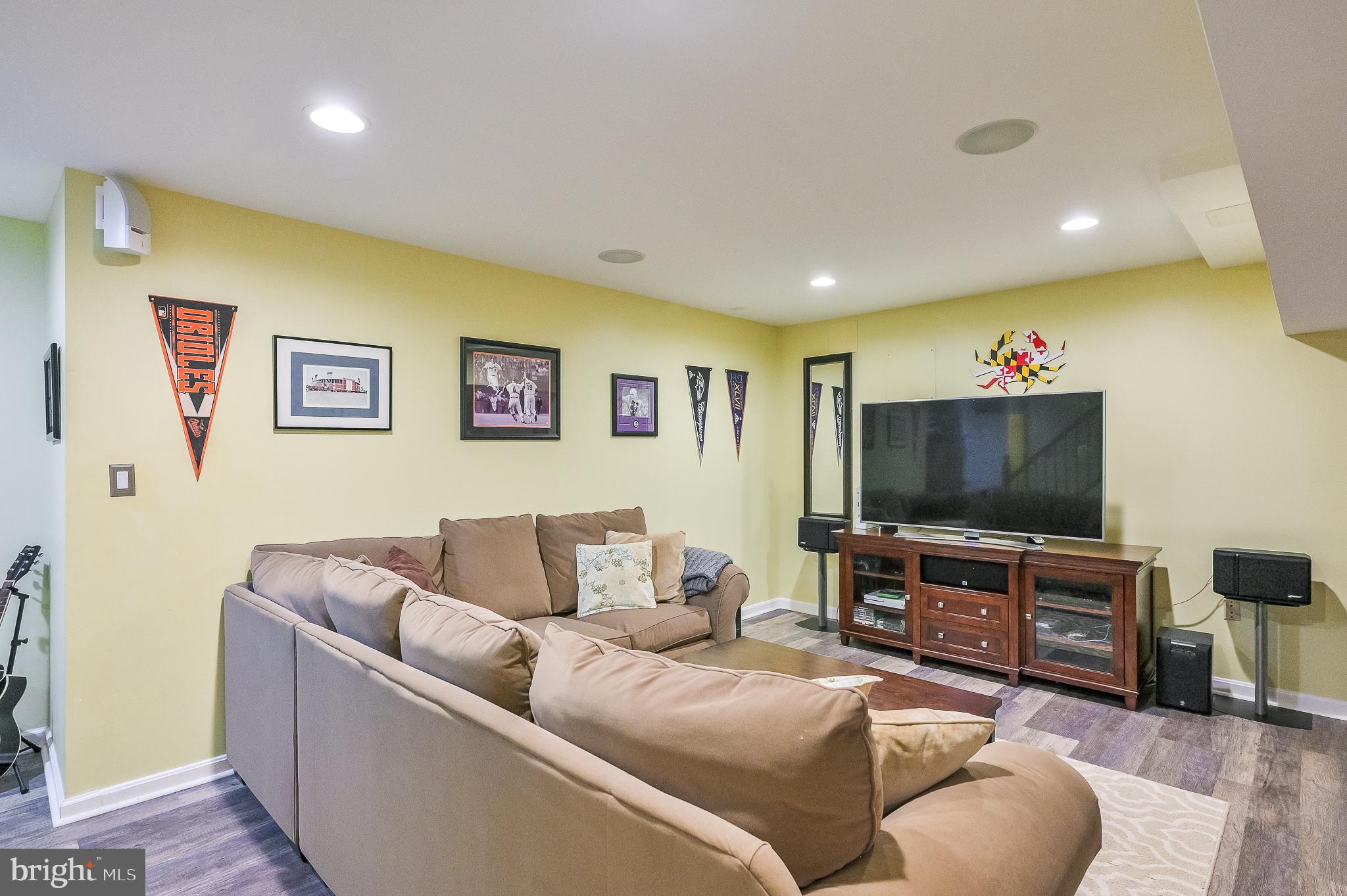 WOODLAND HILLS - Residential