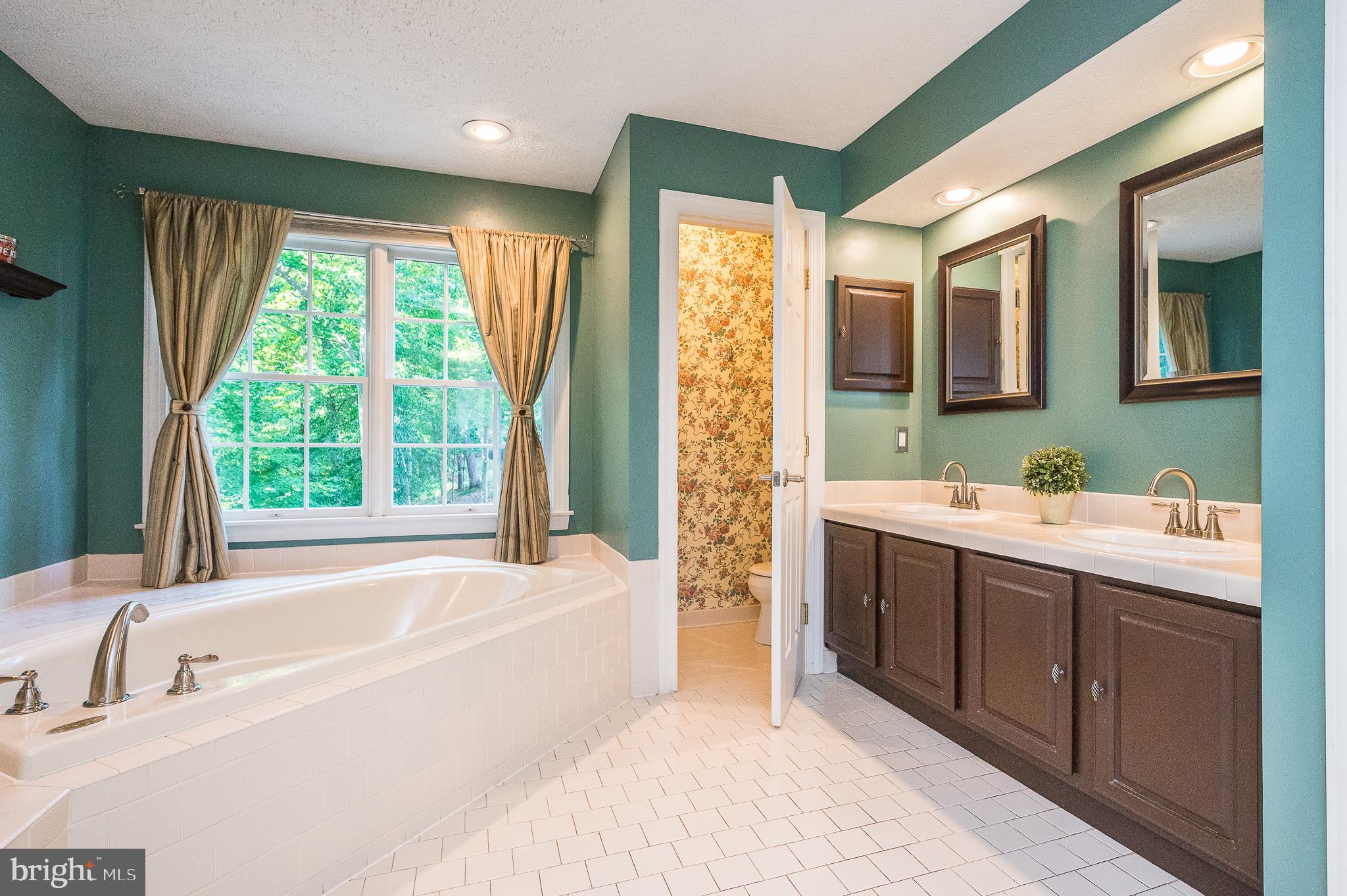 WOODLAND HILLS - Residential