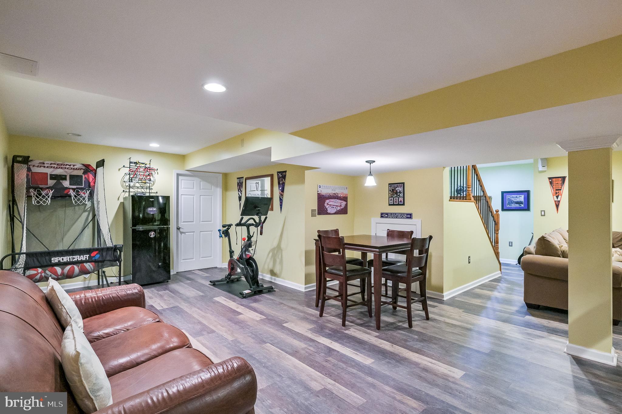 WOODLAND HILLS - Residential