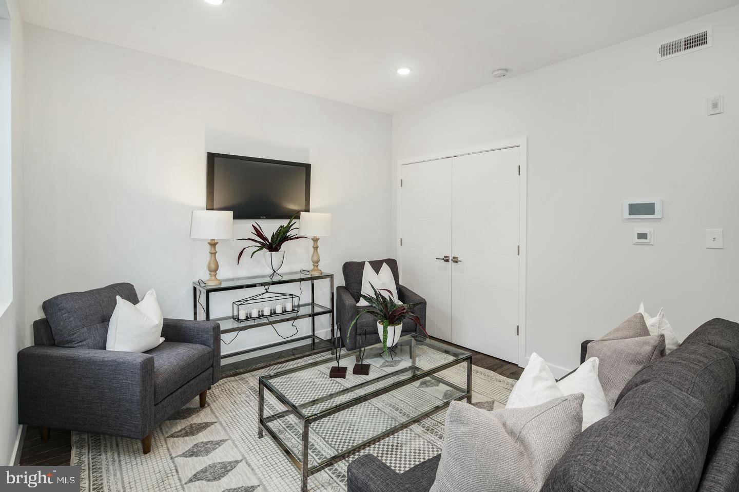 LUDLOW - Residential Income