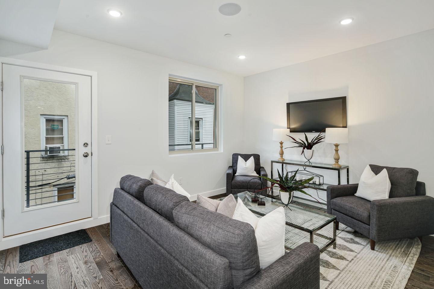 LUDLOW - Residential Income