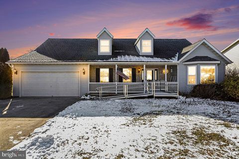 Photo of 1686 Taylor Drive, HANOVER, PA 17331 (MLS # PAYK2096582)