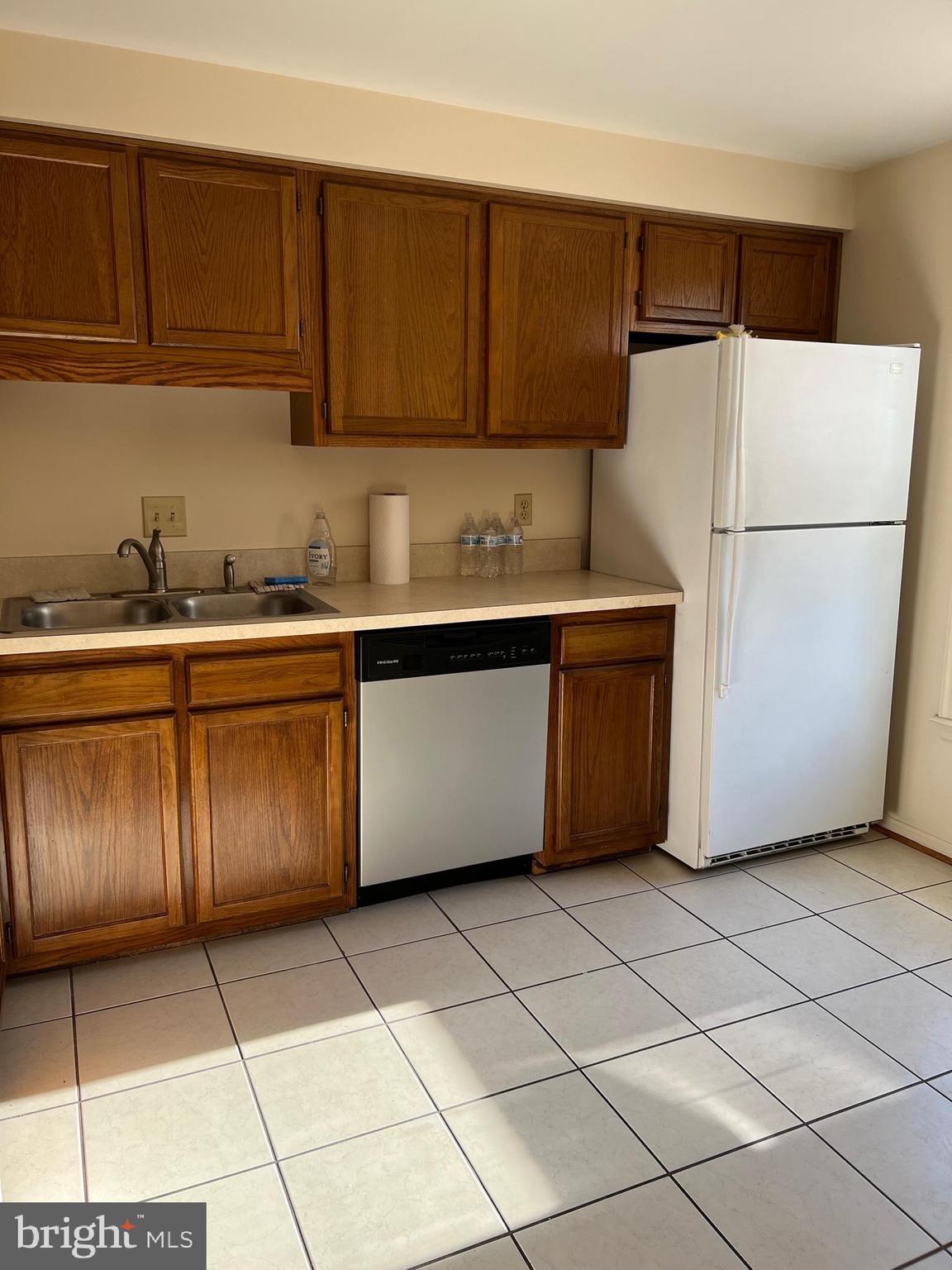 COLONY VILLAGE - Residential Lease