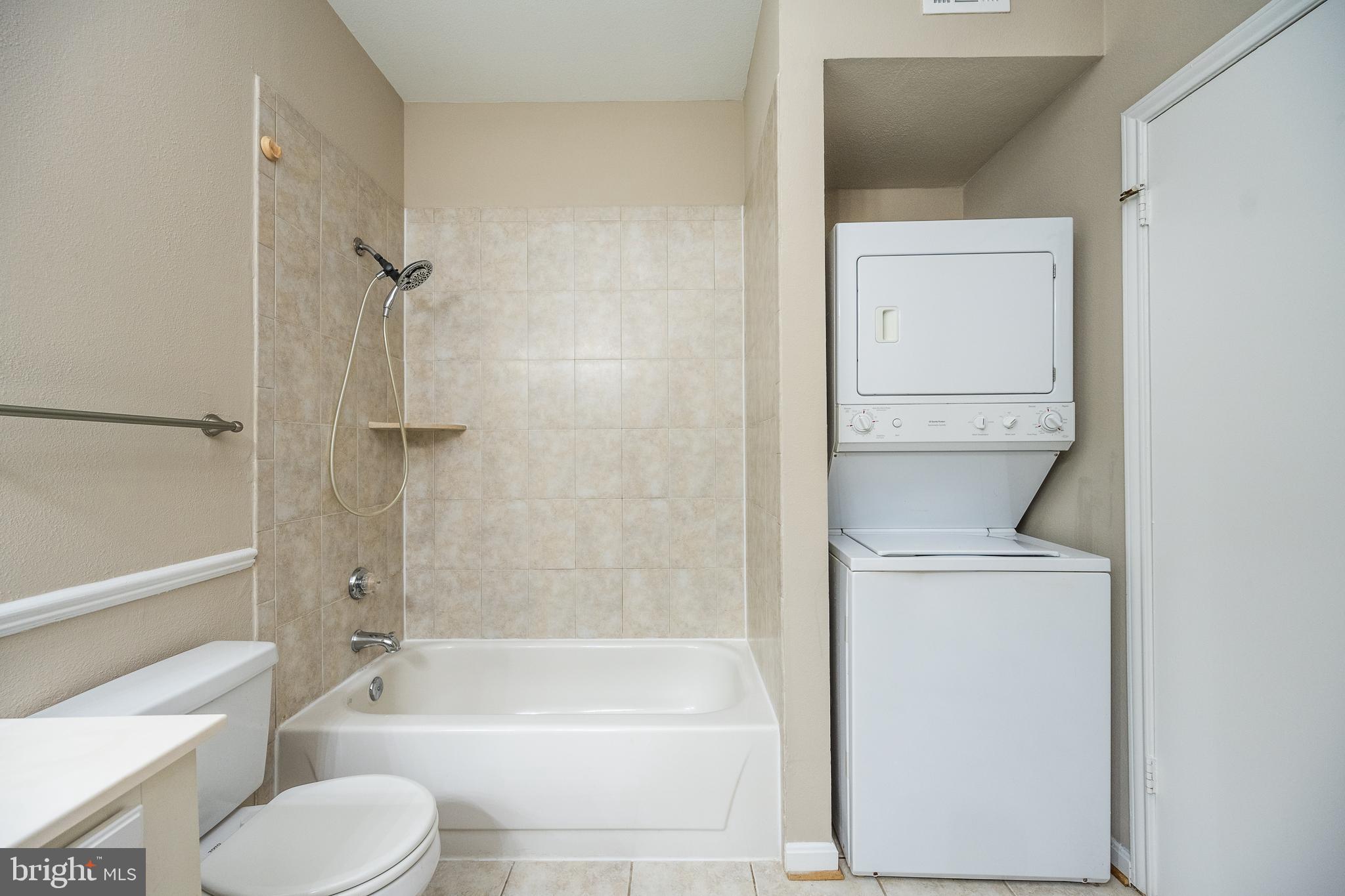 PENDERBROOK SQUARE CONDOMINIUMS - Residential