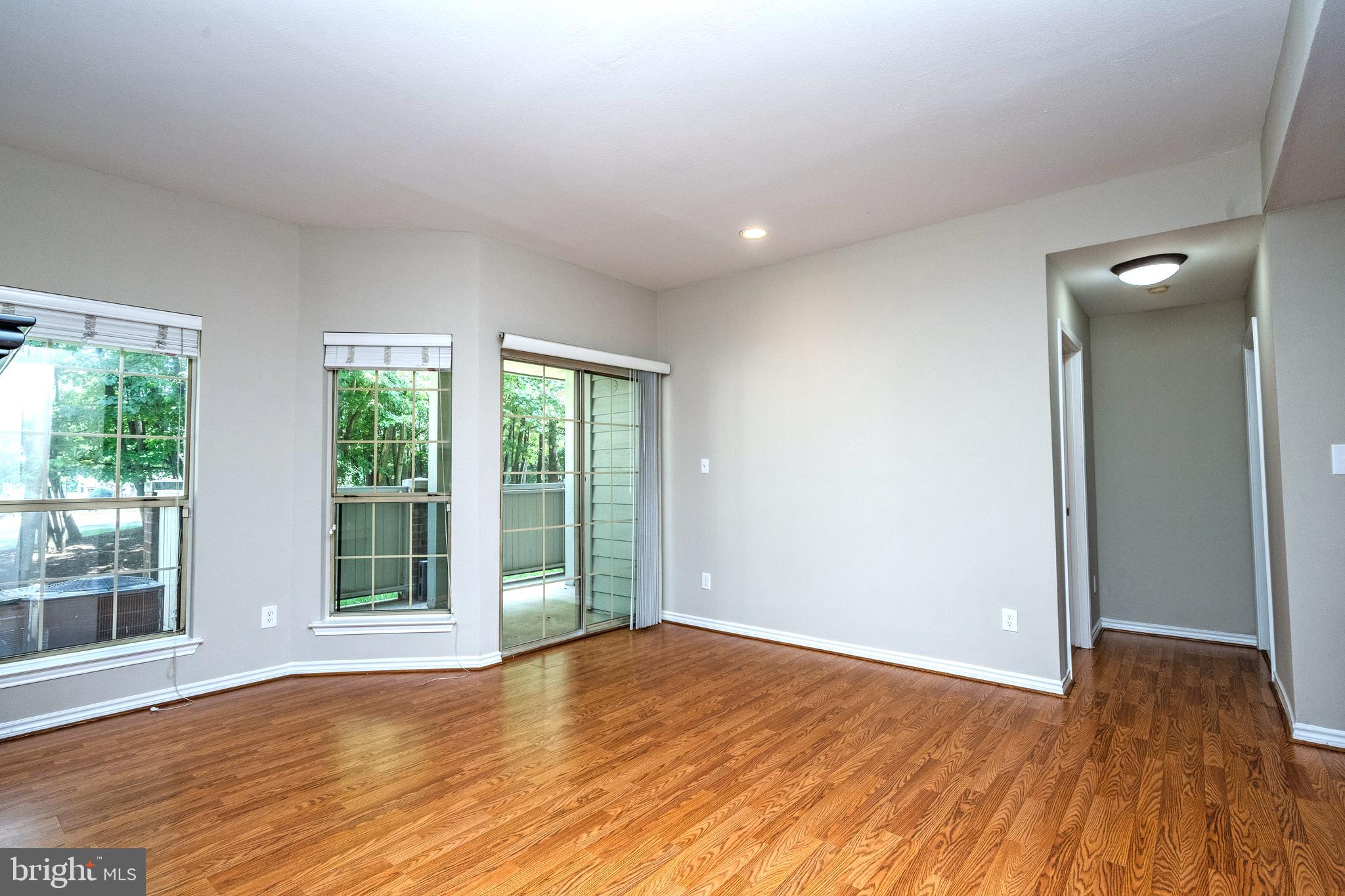 PENDERBROOK SQUARE CONDOMINIUMS - Residential