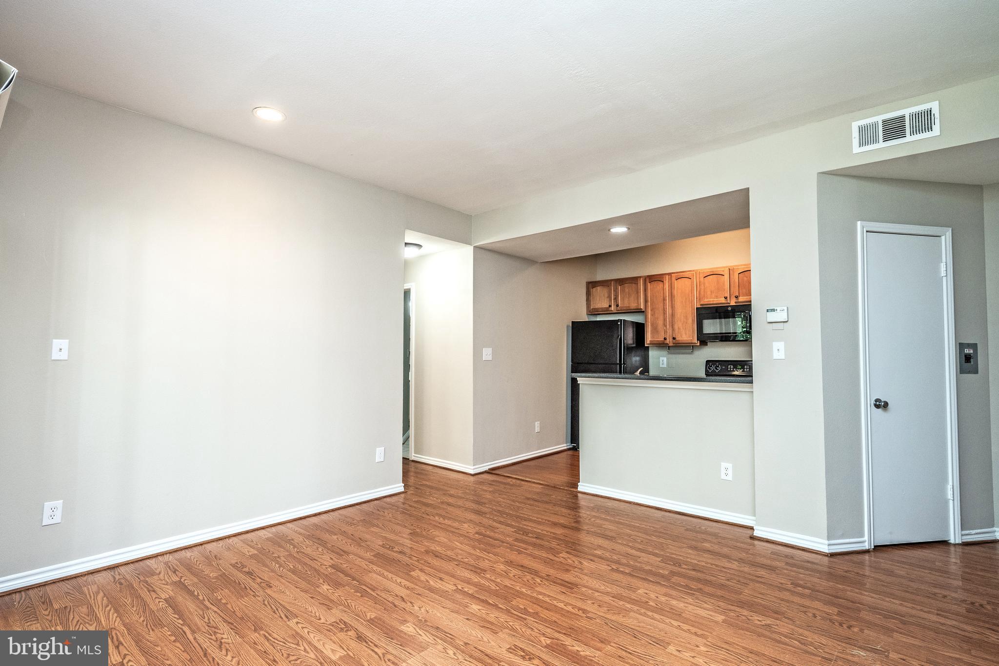 PENDERBROOK SQUARE CONDOMINIUMS - Residential