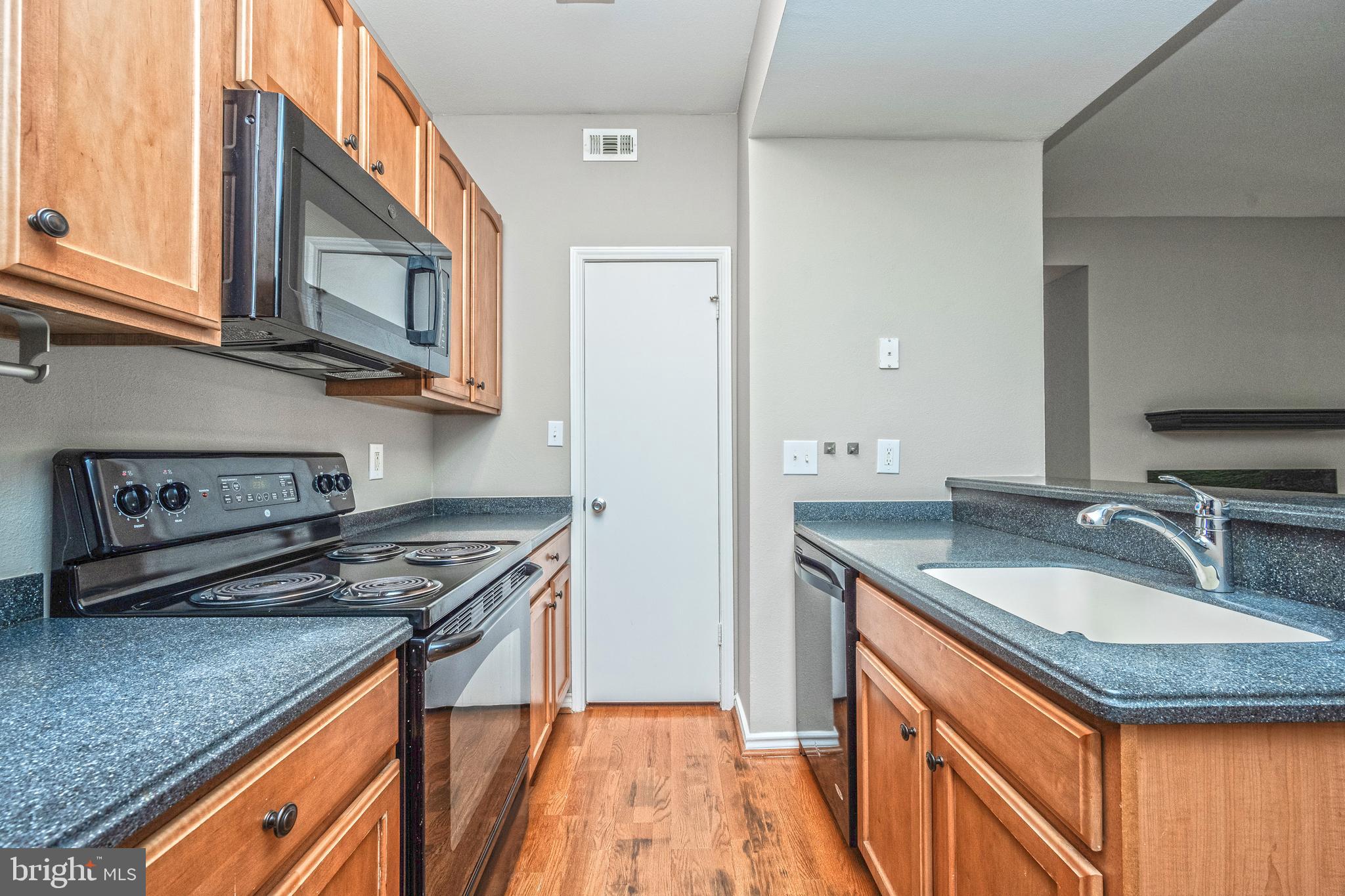 PENDERBROOK SQUARE CONDOMINIUMS - Residential