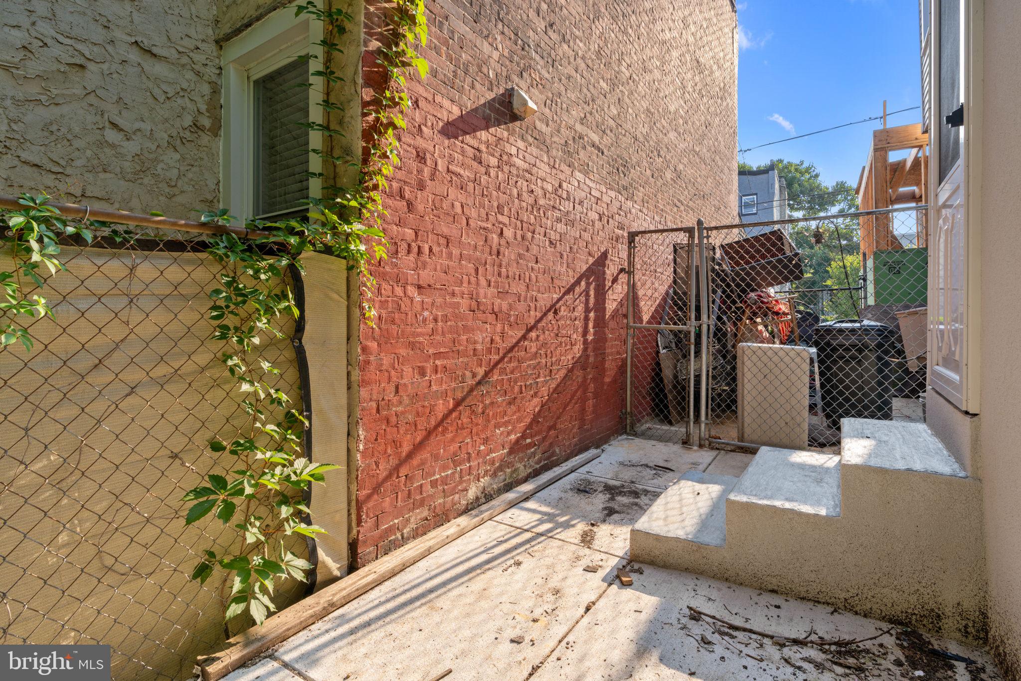 MANTUA - Residential