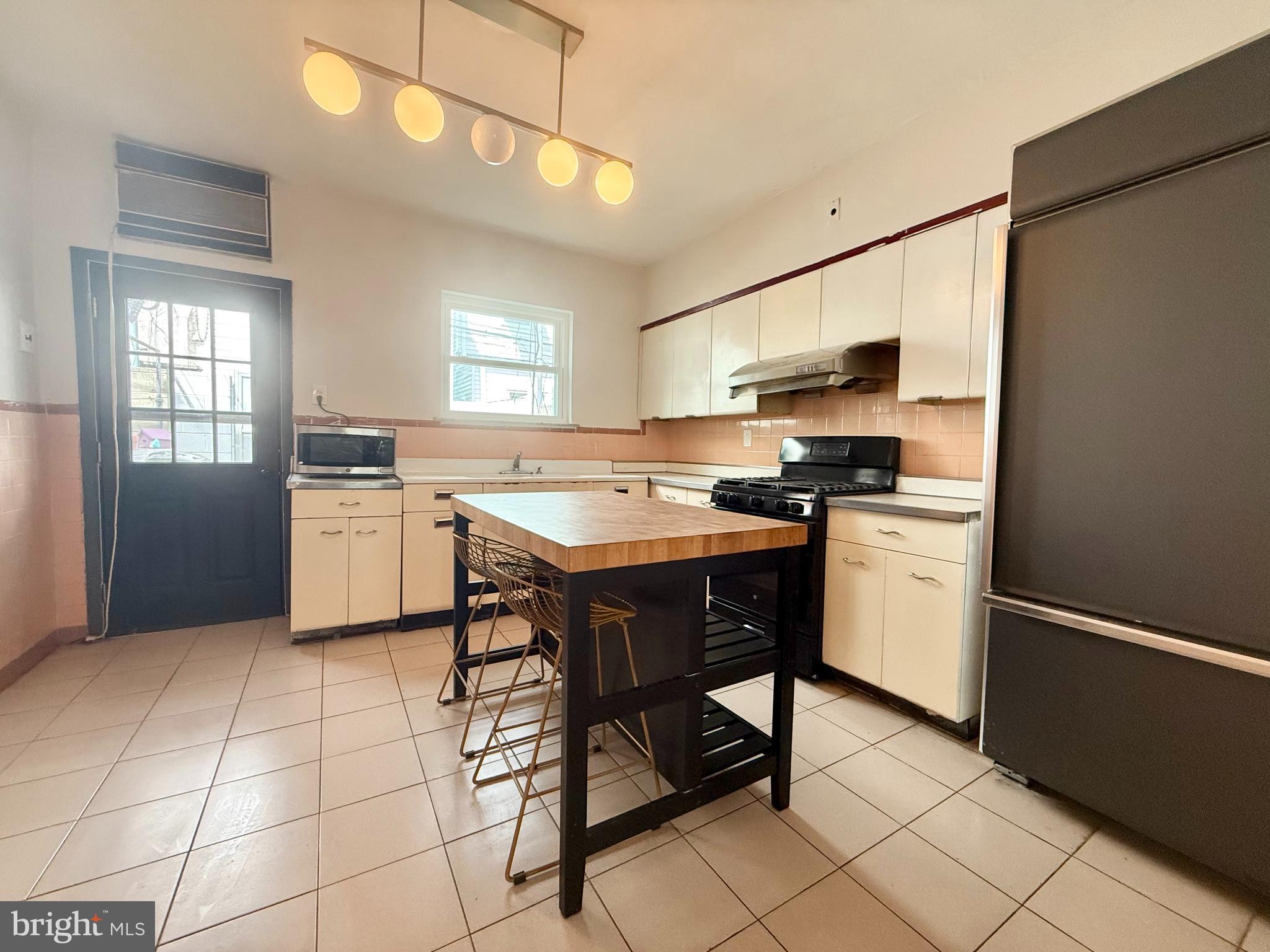 LOWER MOYAMENSING - Residential Lease