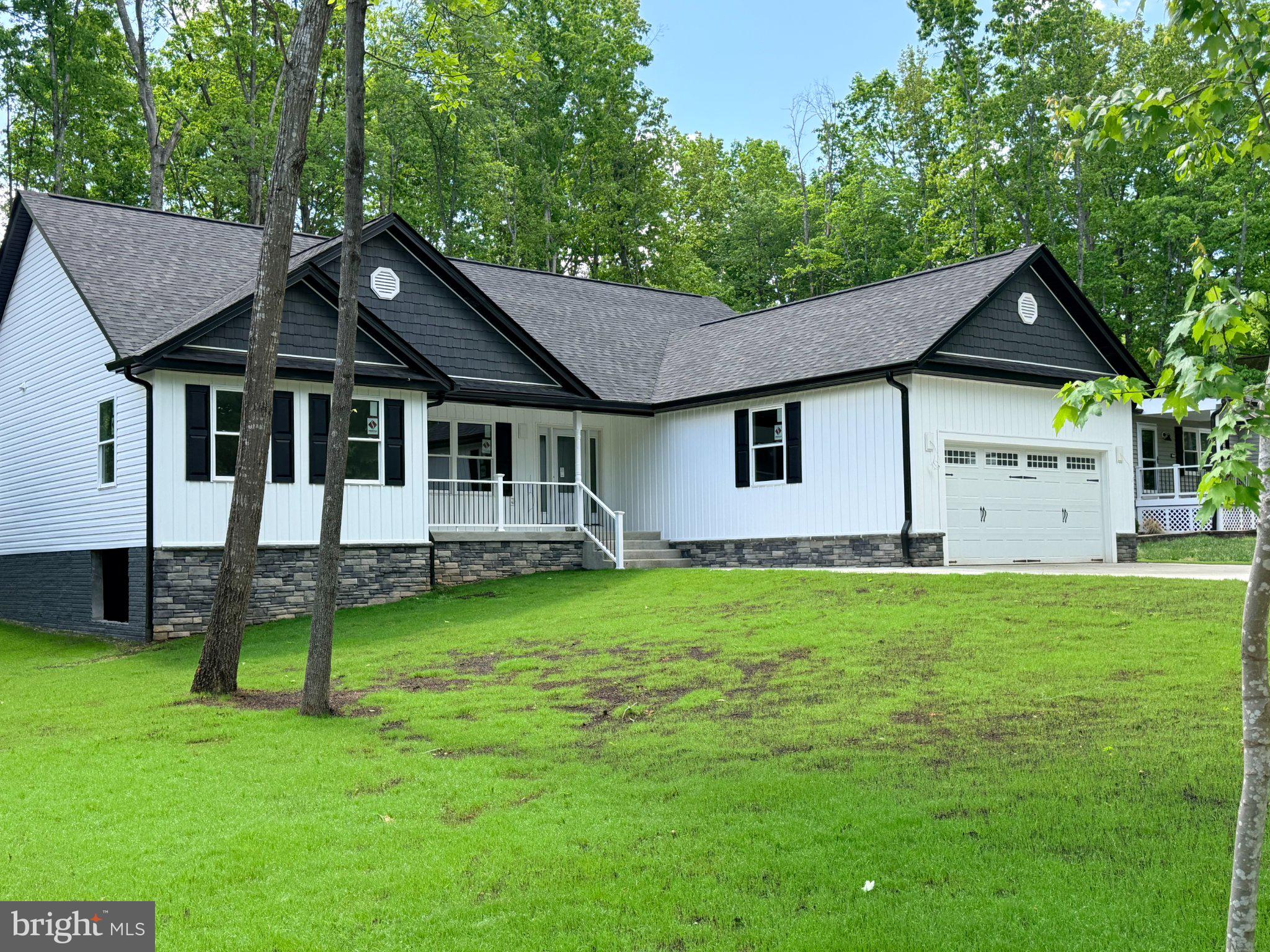 1233 LAKEVIEW PARKWAY