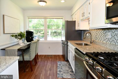 Photo of 5768 Yellowrose Ct, COLUMBIA, MD 21045 (MLS # MDHW2066354)